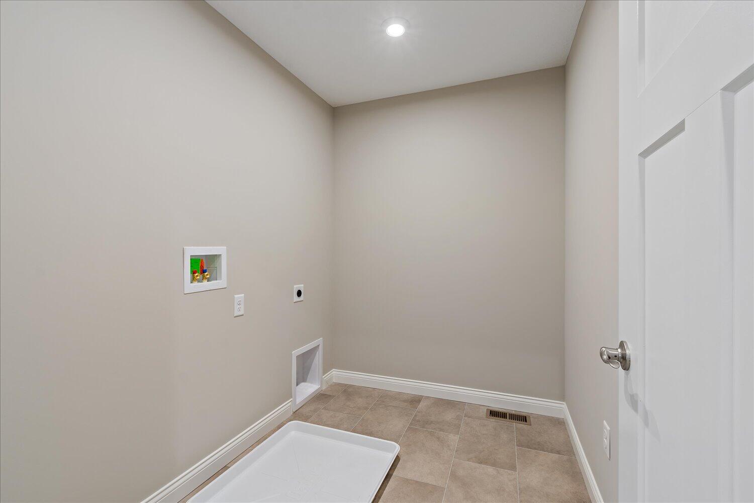 2442 Lillywood Way Property Photo 31