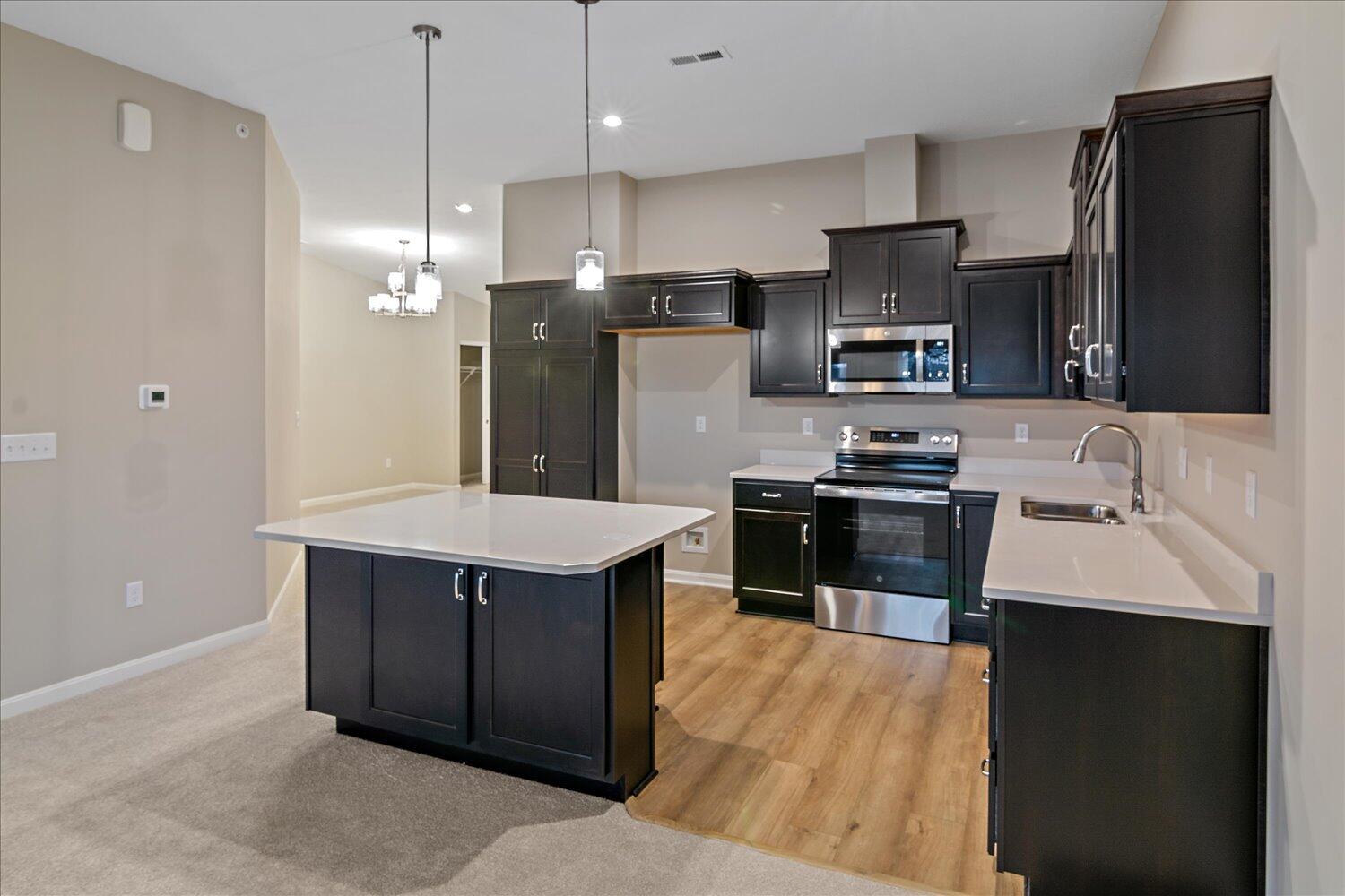 556 Foxhill Drive, 12-303 Property Photo 5