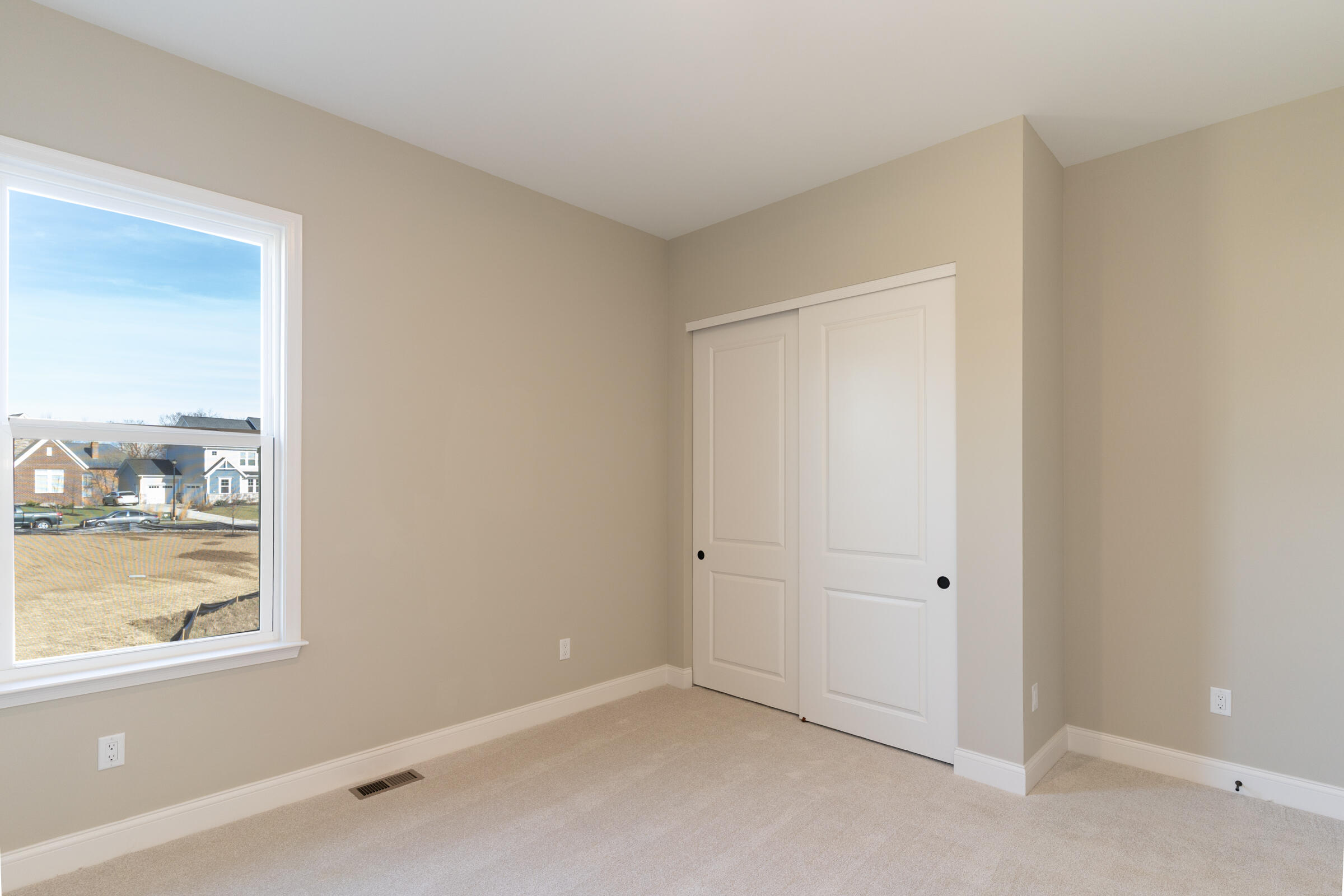 738 Man O'war Boulevard Property Photo 16