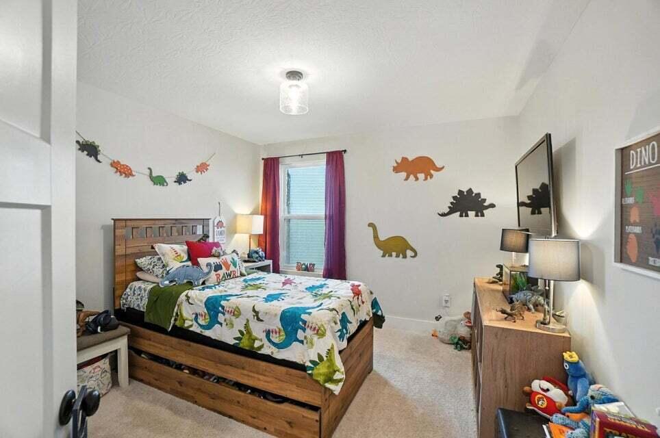 1427 Rosewynne Way Property Photo 28