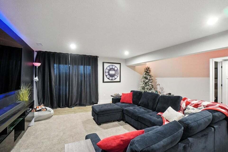 1427 Rosewynne Way Property Photo 39