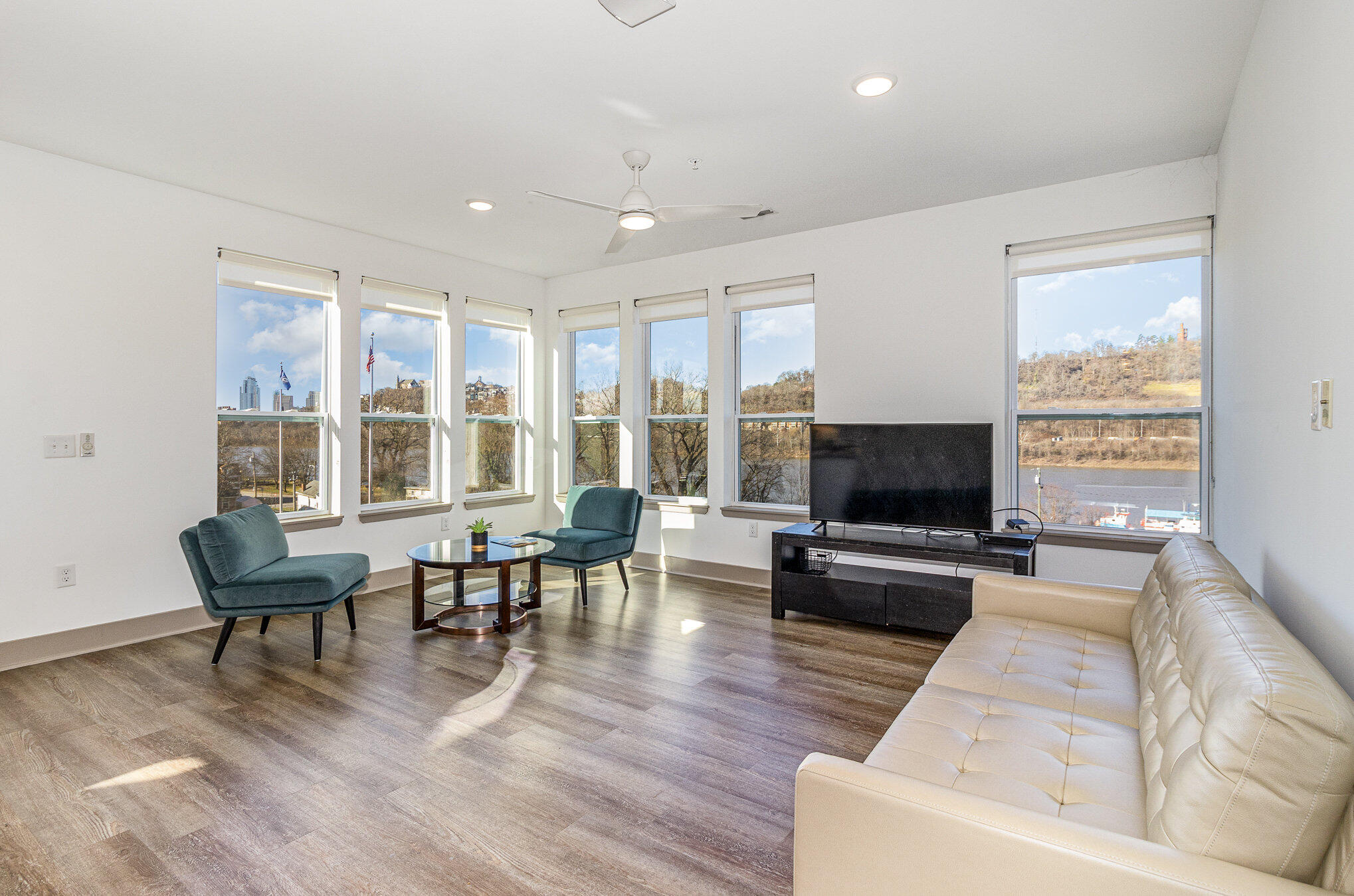 284 Manhattan Boulevard, 2 Property Photo 4