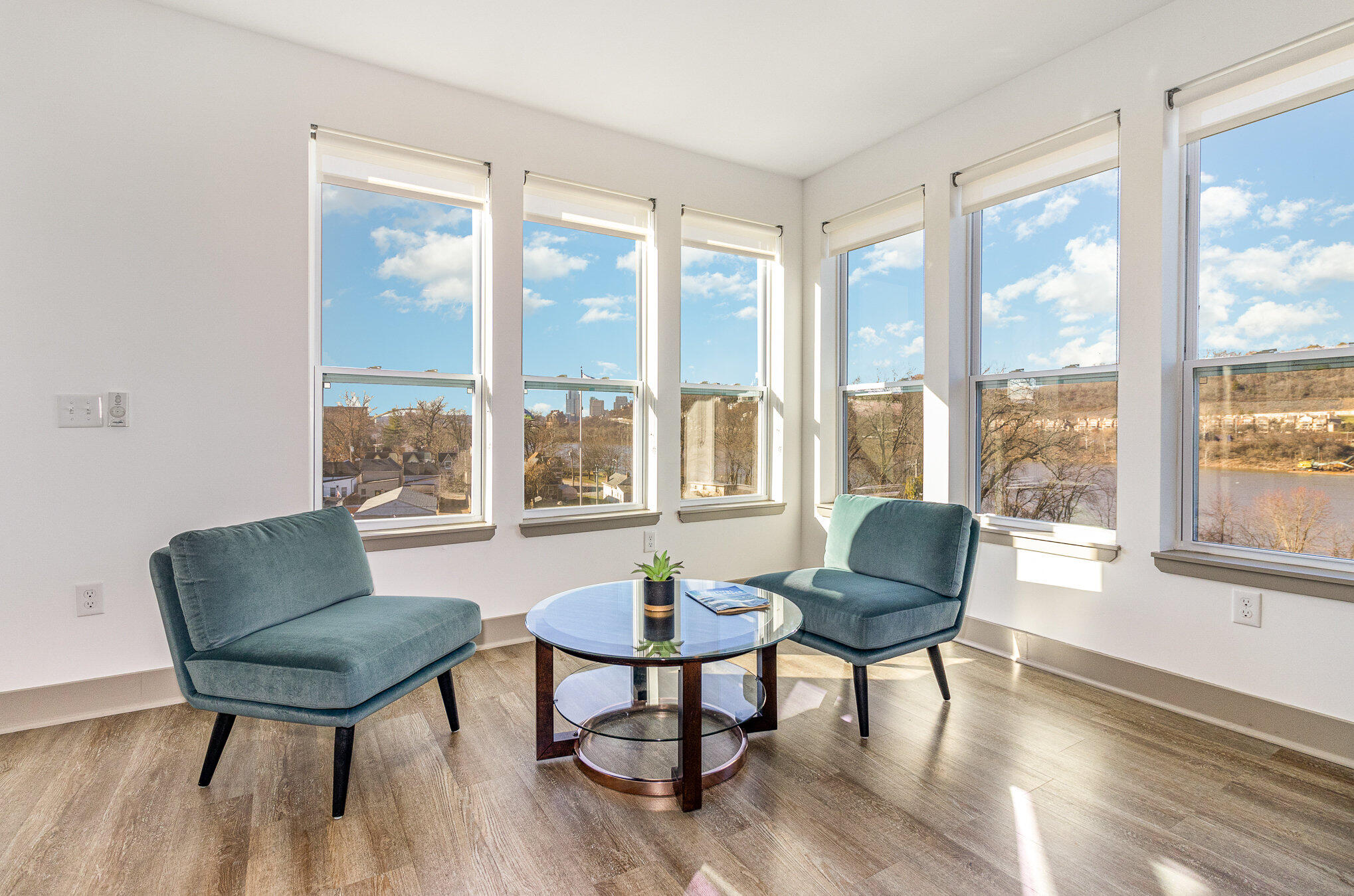 284 Manhattan Boulevard, 2 Property Photo 5