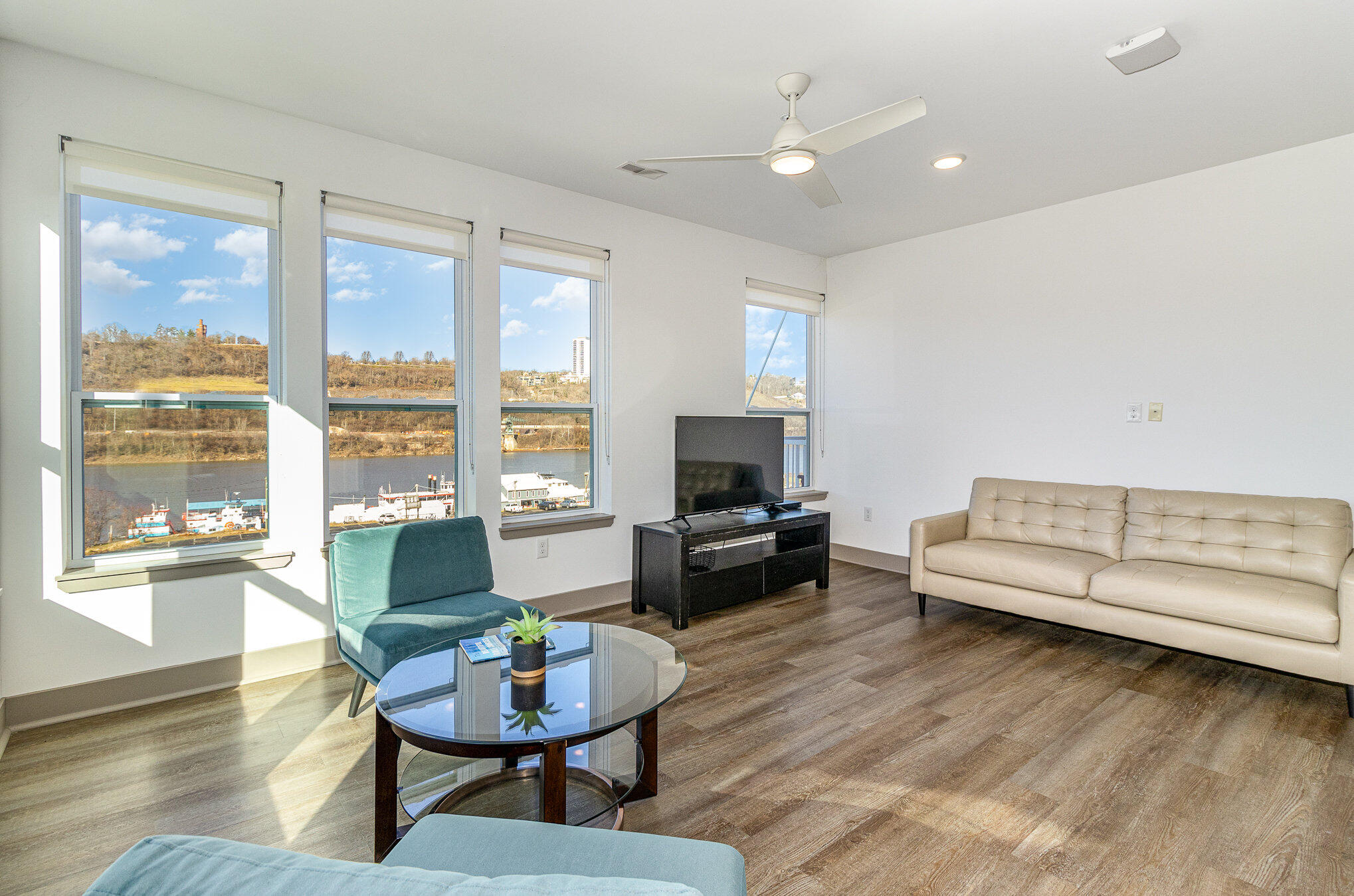 284 Manhattan Boulevard, 2 Property Photo 7