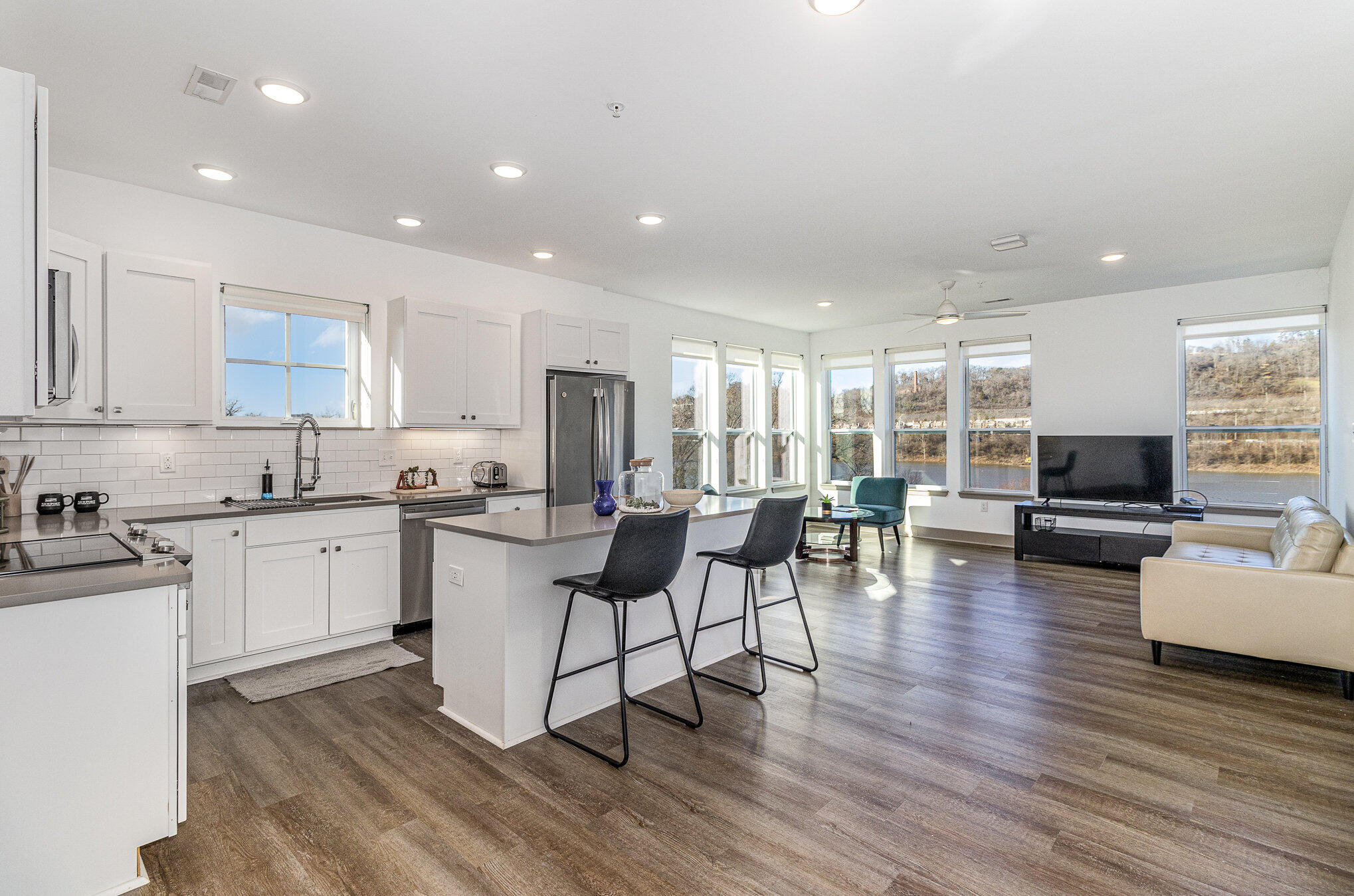 284 Manhattan Boulevard, 2 Property Photo 8