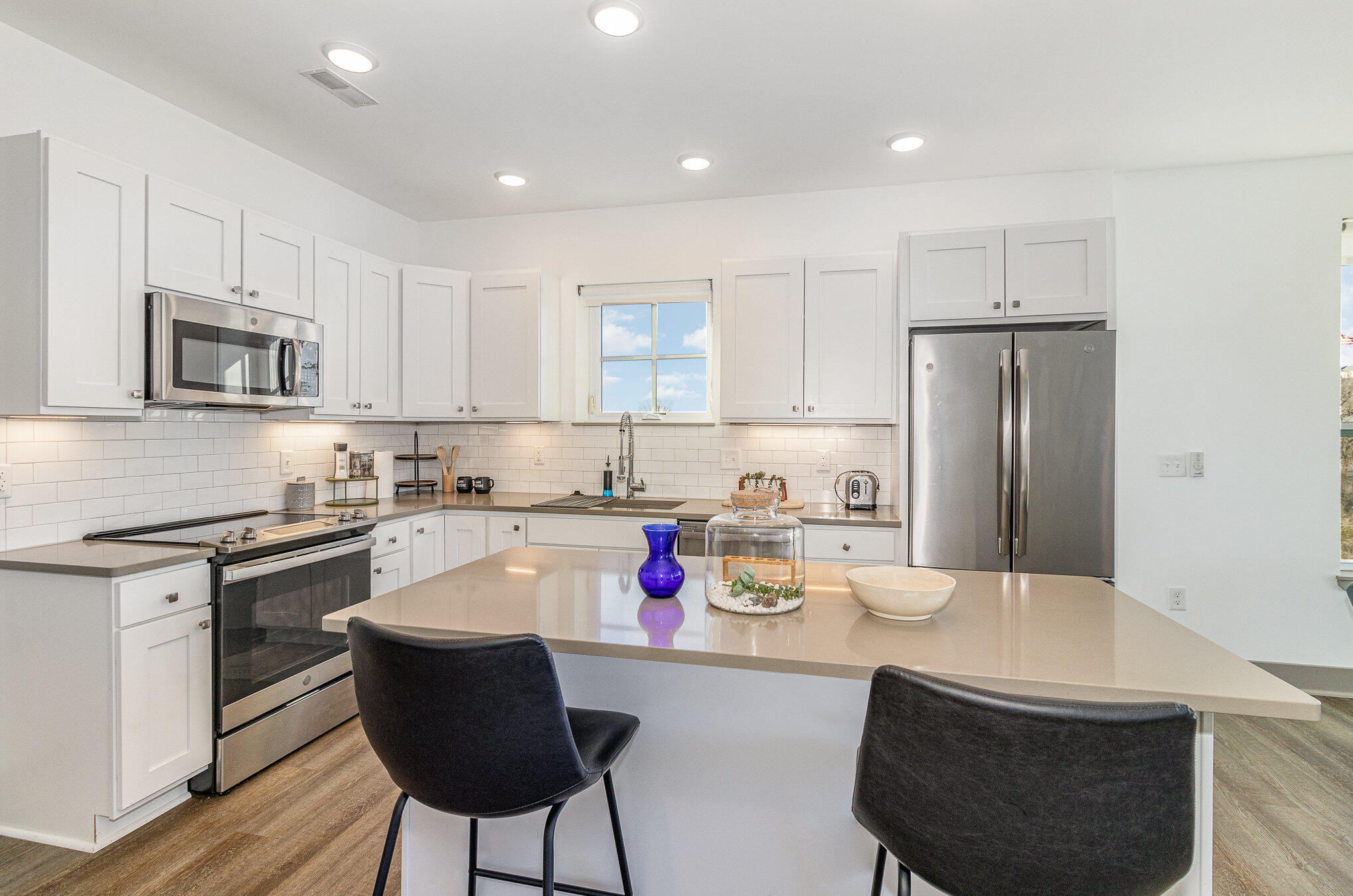 284 Manhattan Boulevard, 2 Property Photo 9