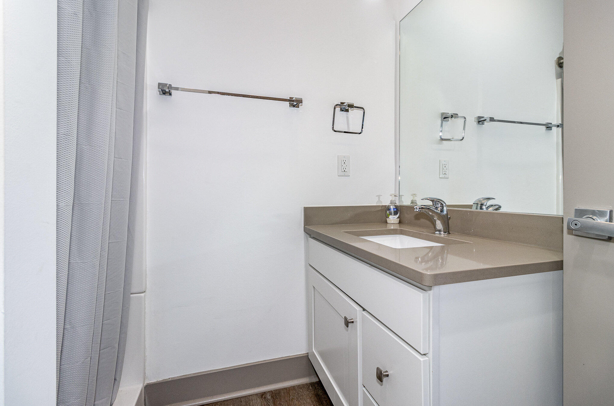 284 Manhattan Boulevard, 2 Property Photo 13