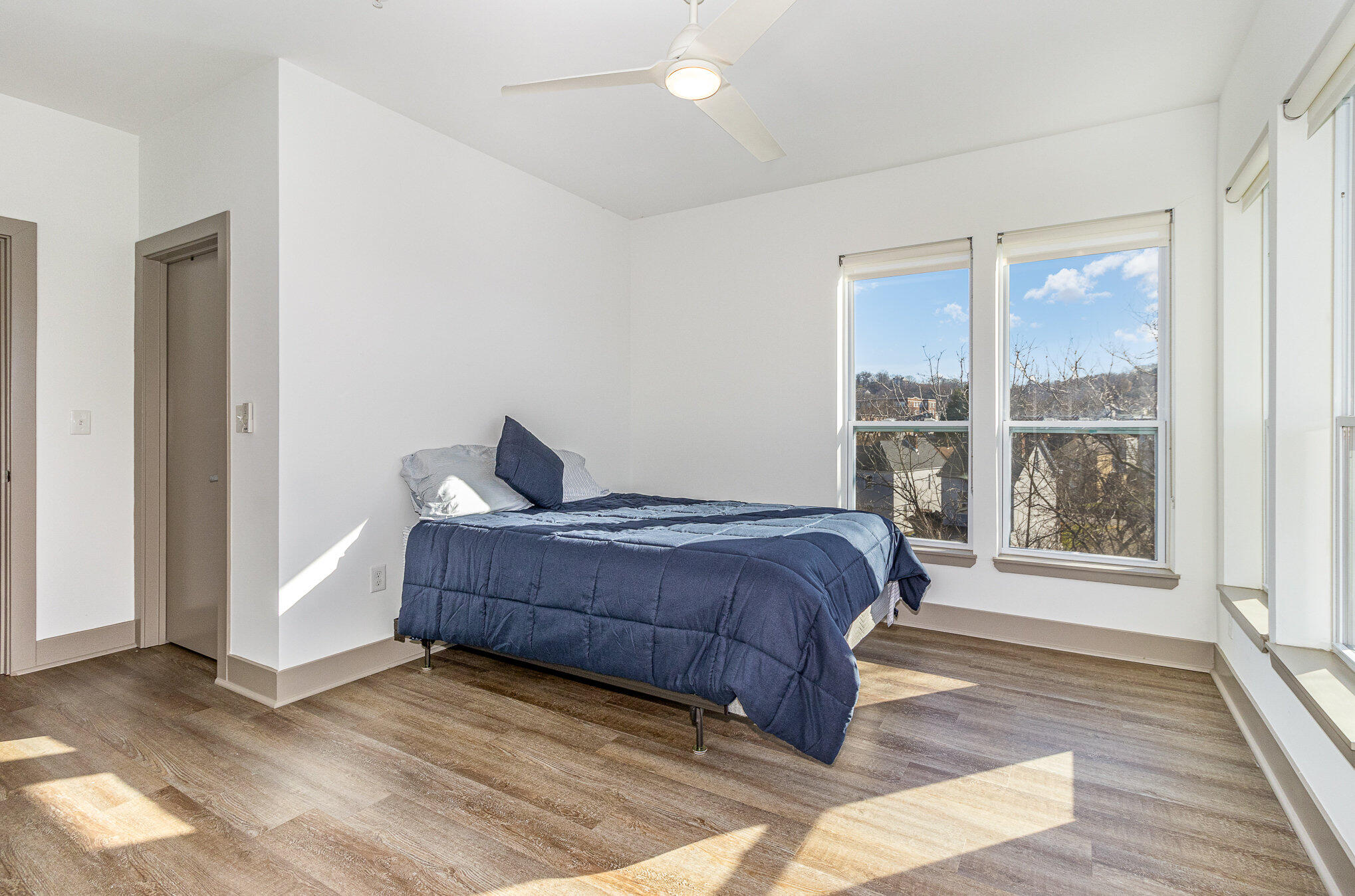 284 Manhattan Boulevard, 2 Property Photo 14