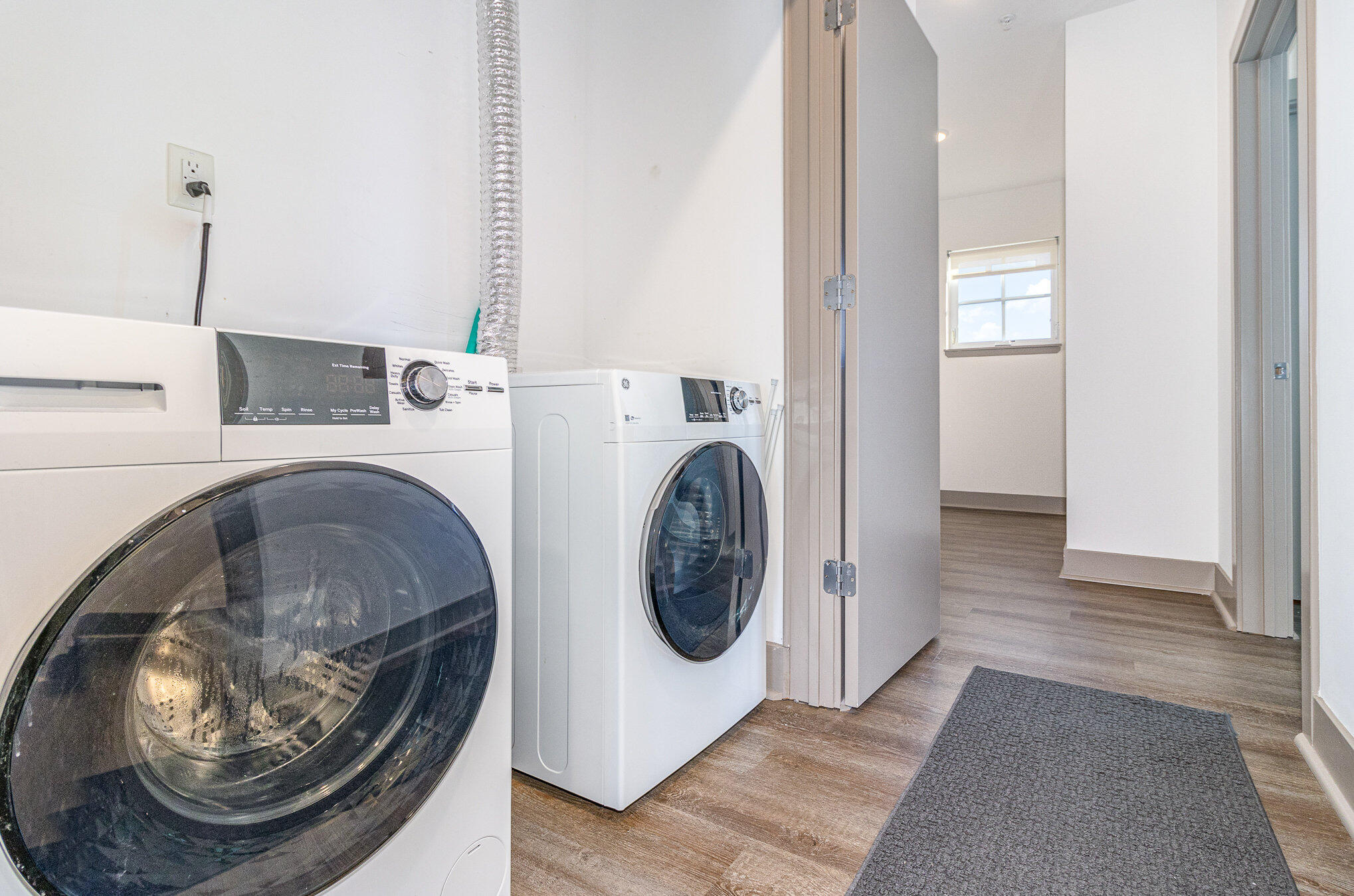 284 Manhattan Boulevard, 2 Property Photo 17