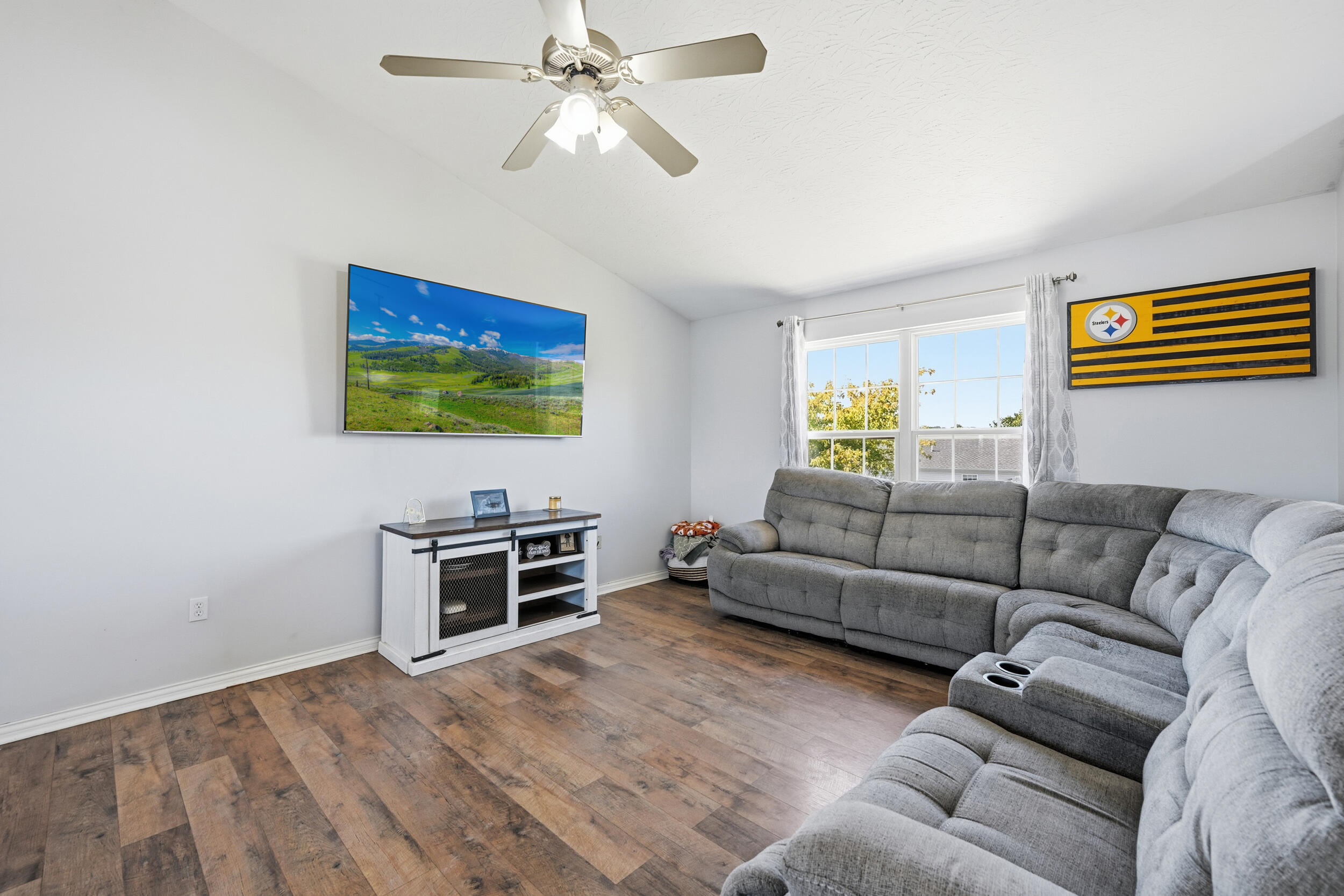 604 Astoria Court Property Photo 4