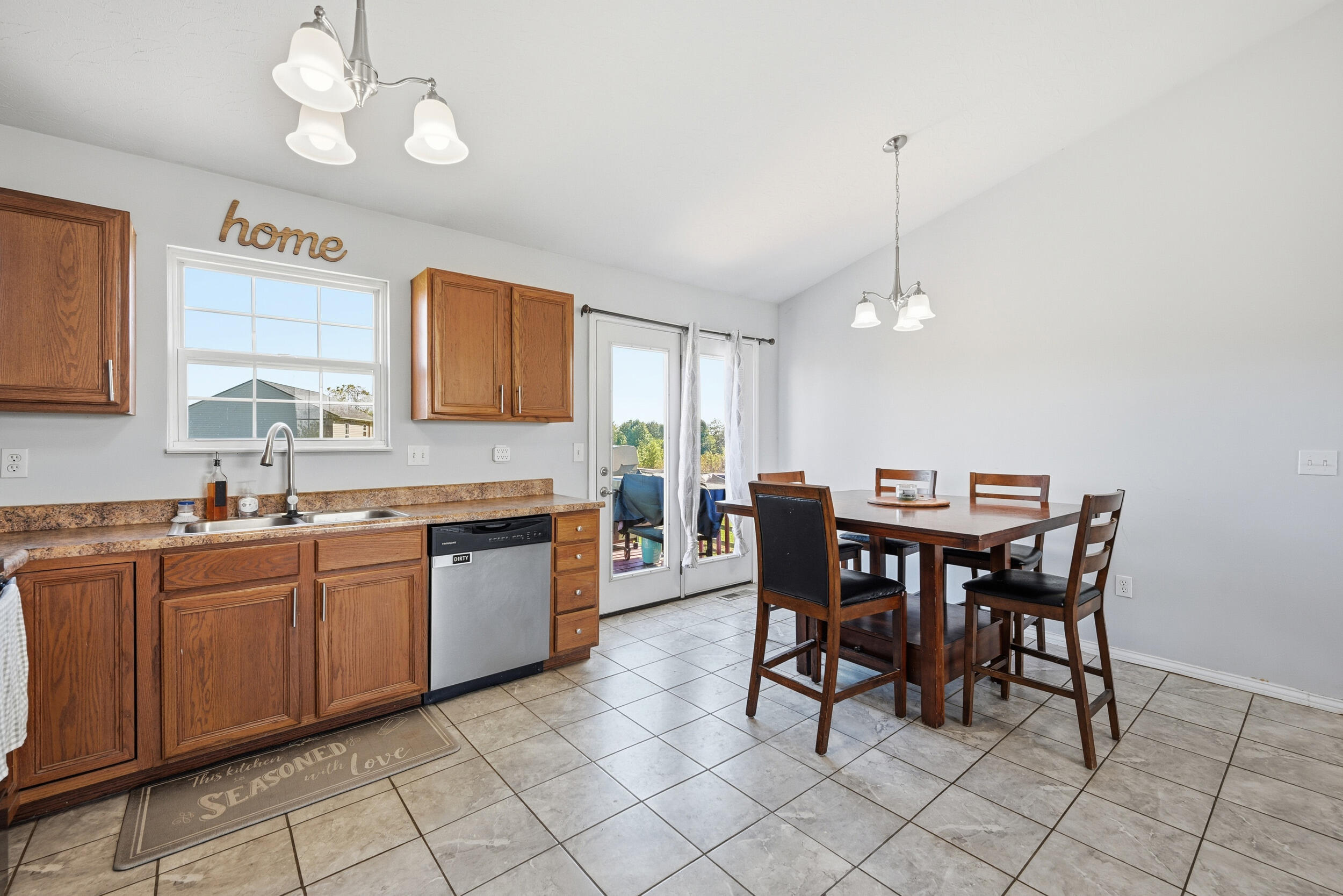 604 Astoria Court Property Photo 9