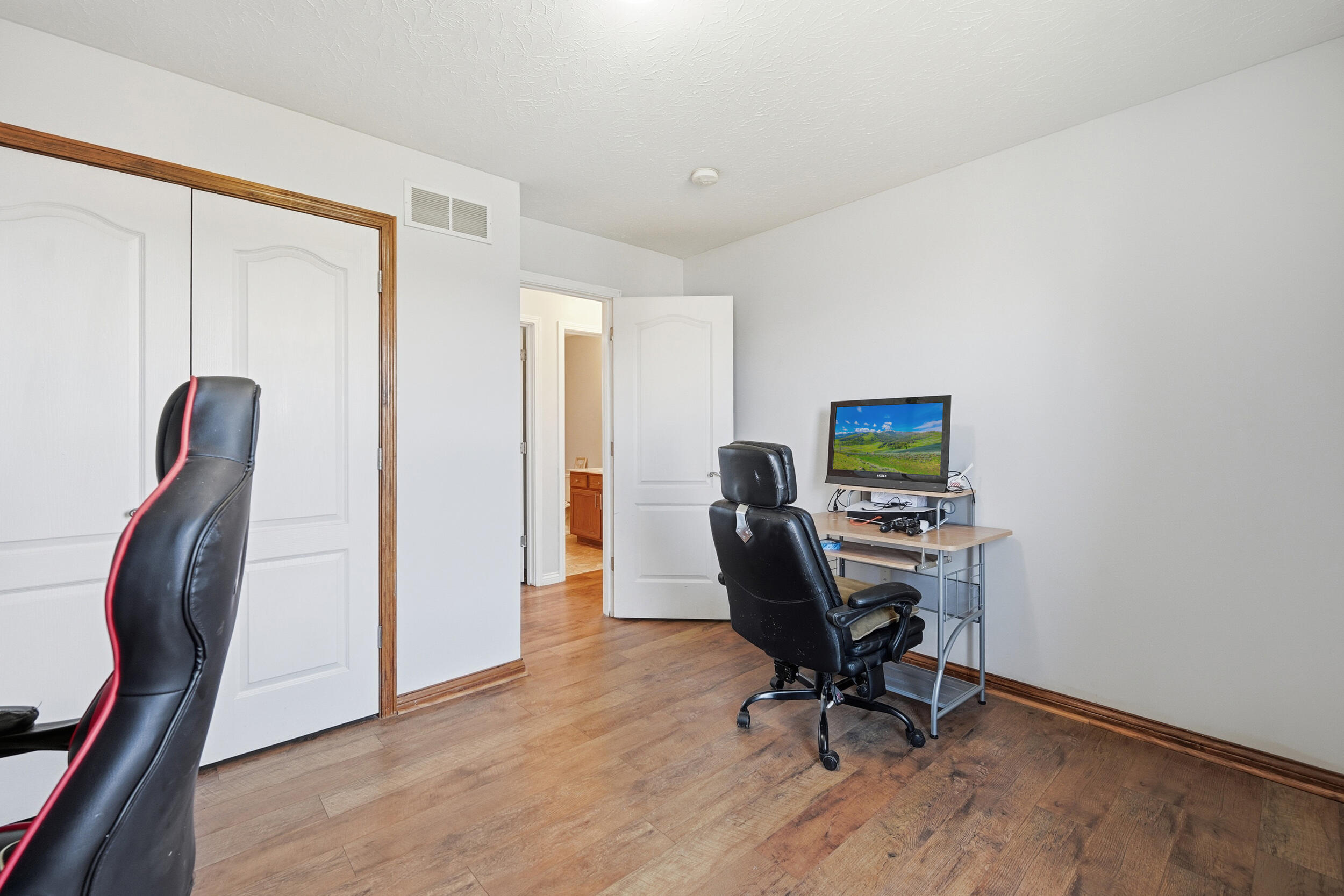 604 Astoria Court Property Photo 27