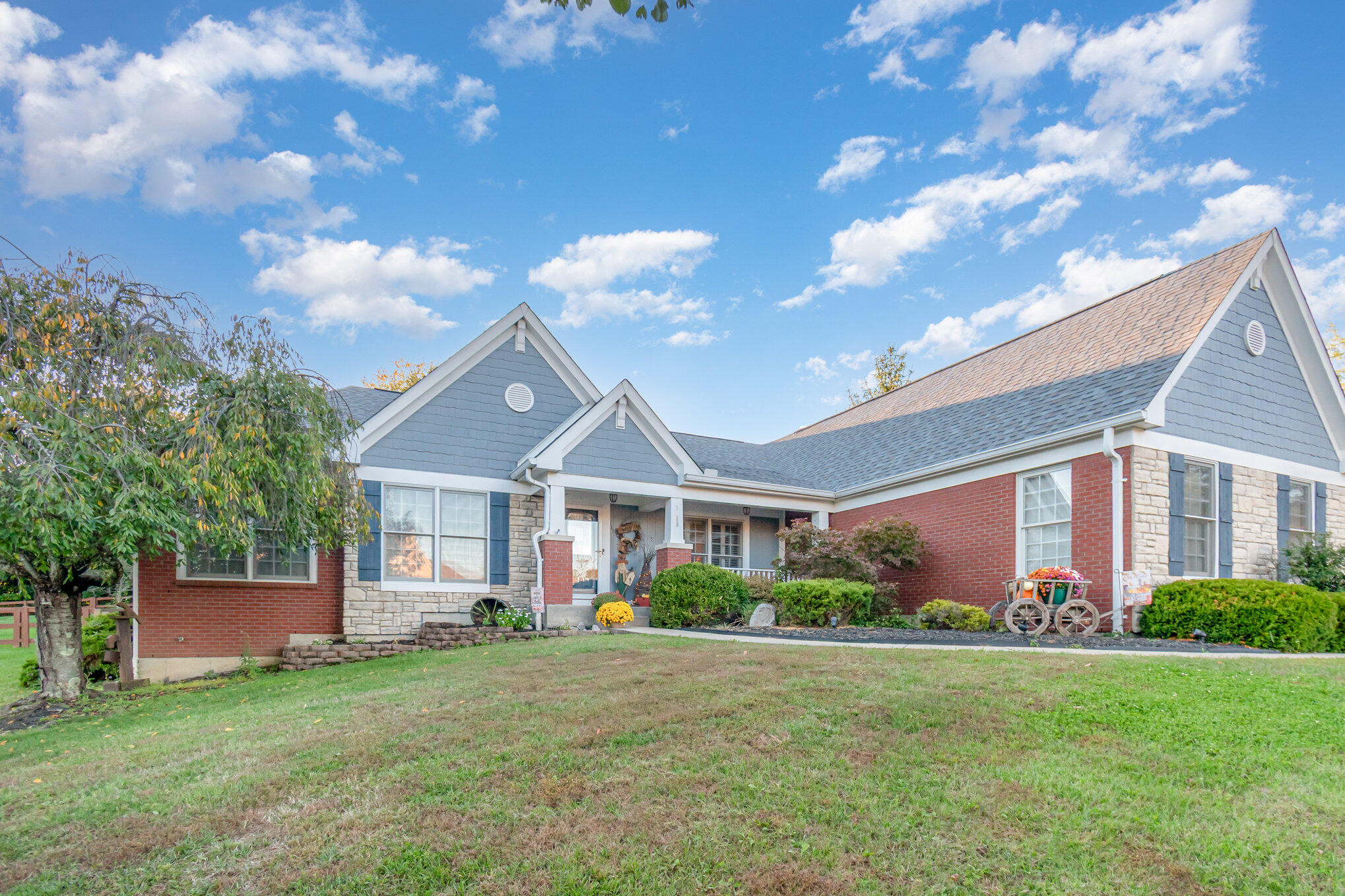 1088 Ashton Court Property Photo 3