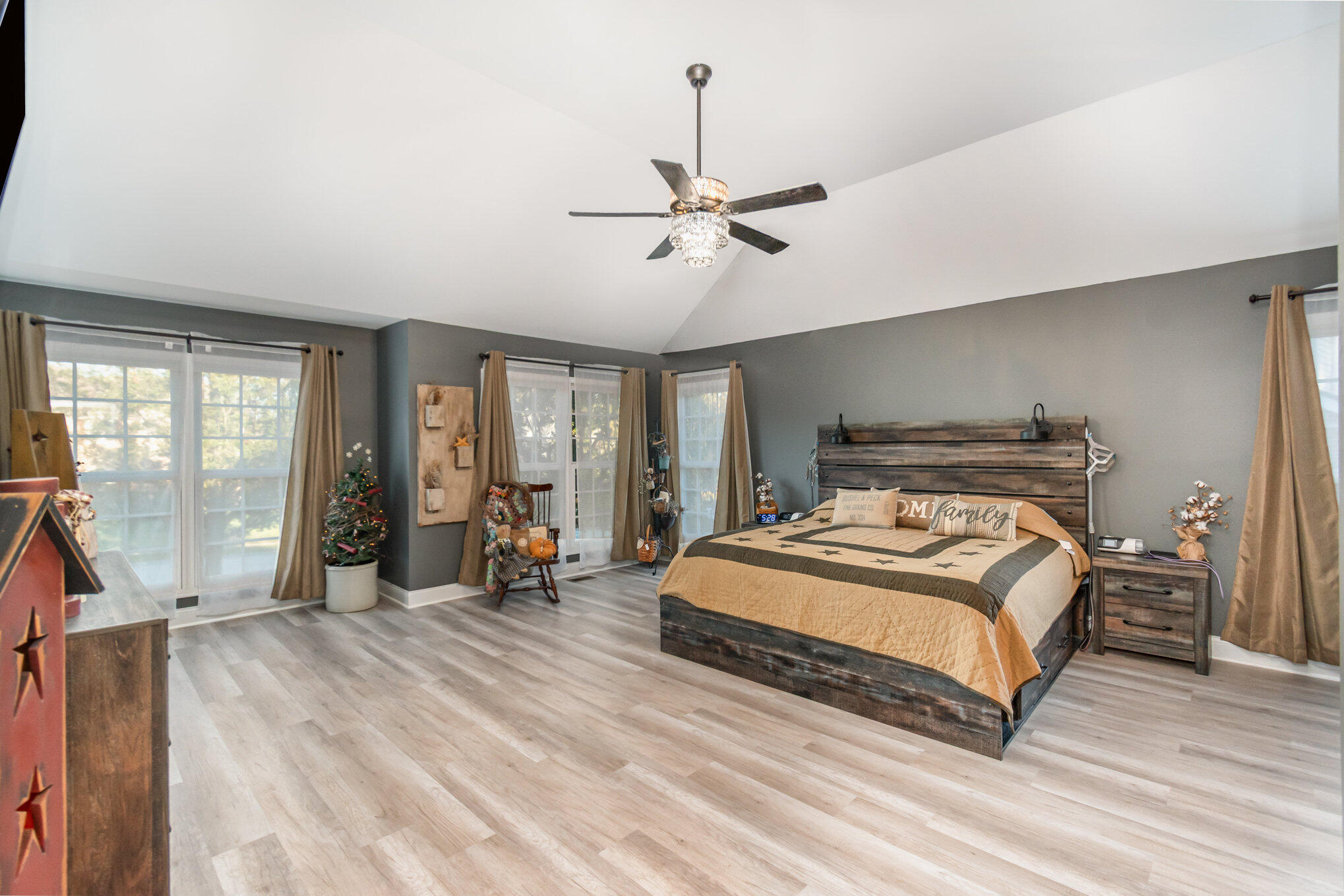 1088 Ashton Court Property Photo 16