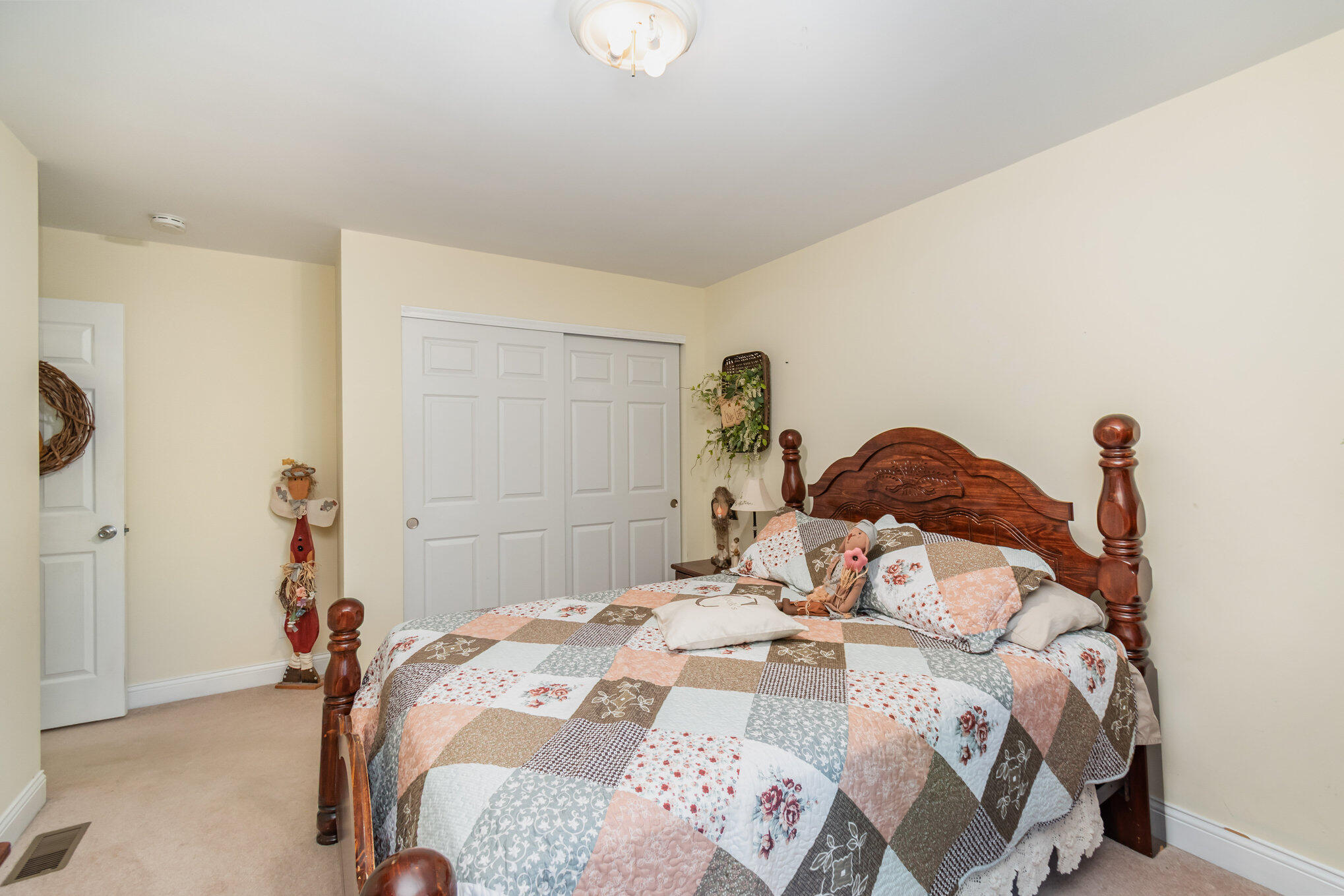 1088 Ashton Court Property Photo 24