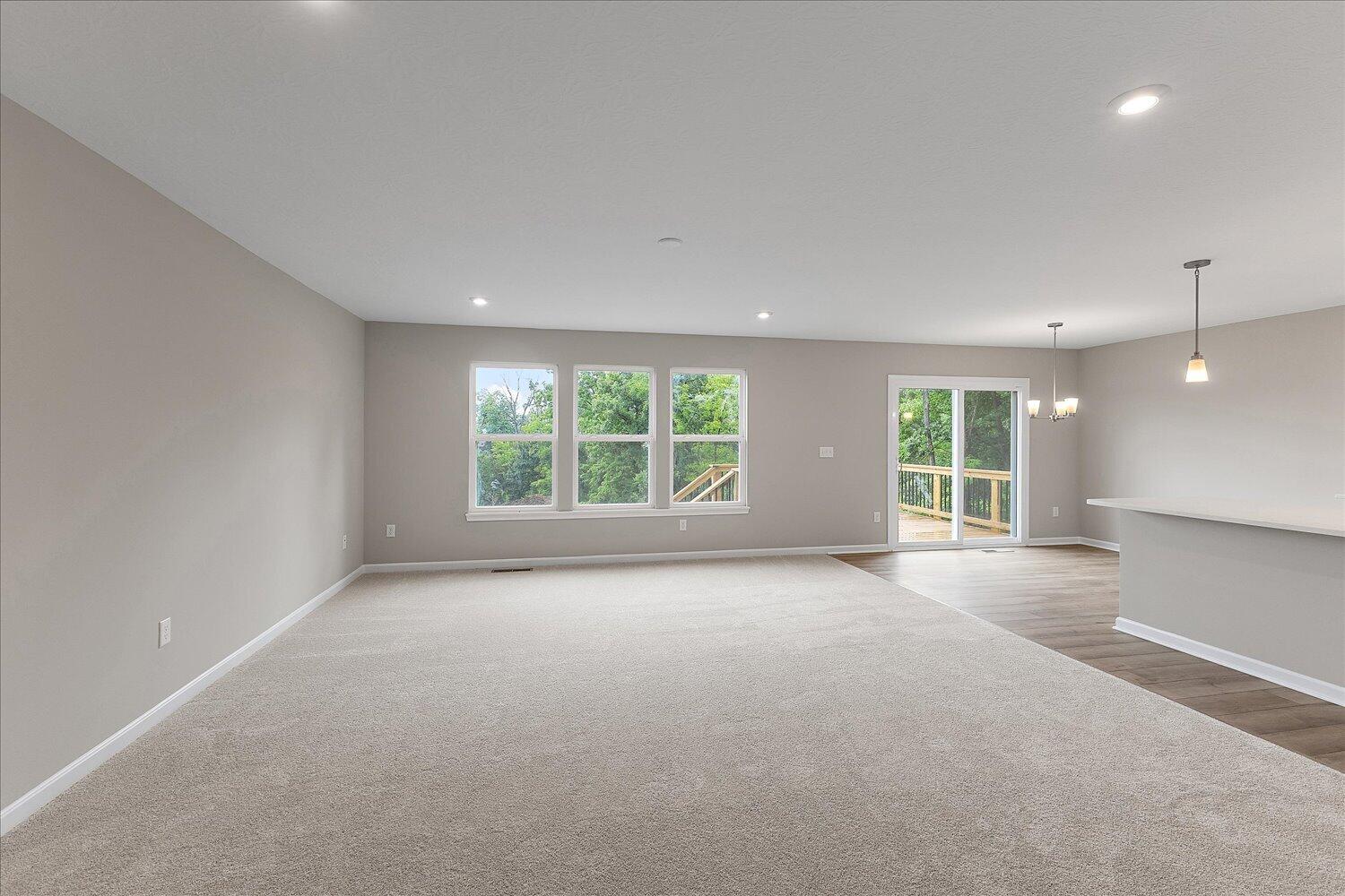718 Willow Green Drive Property Photo 6