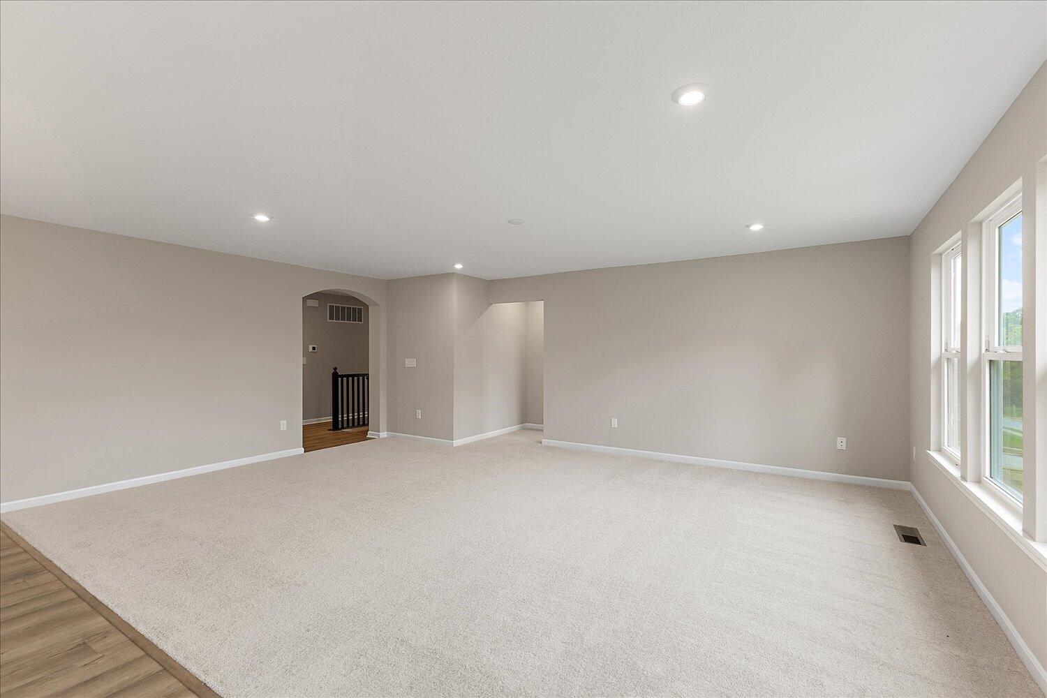 718 Willow Green Drive Property Photo 8