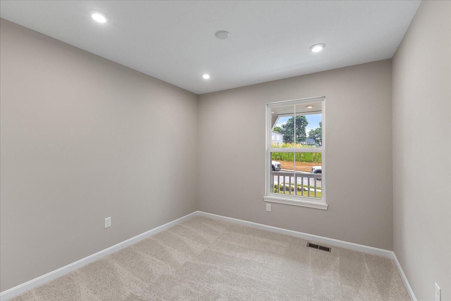 718 Willow Green Drive Property Photo 16