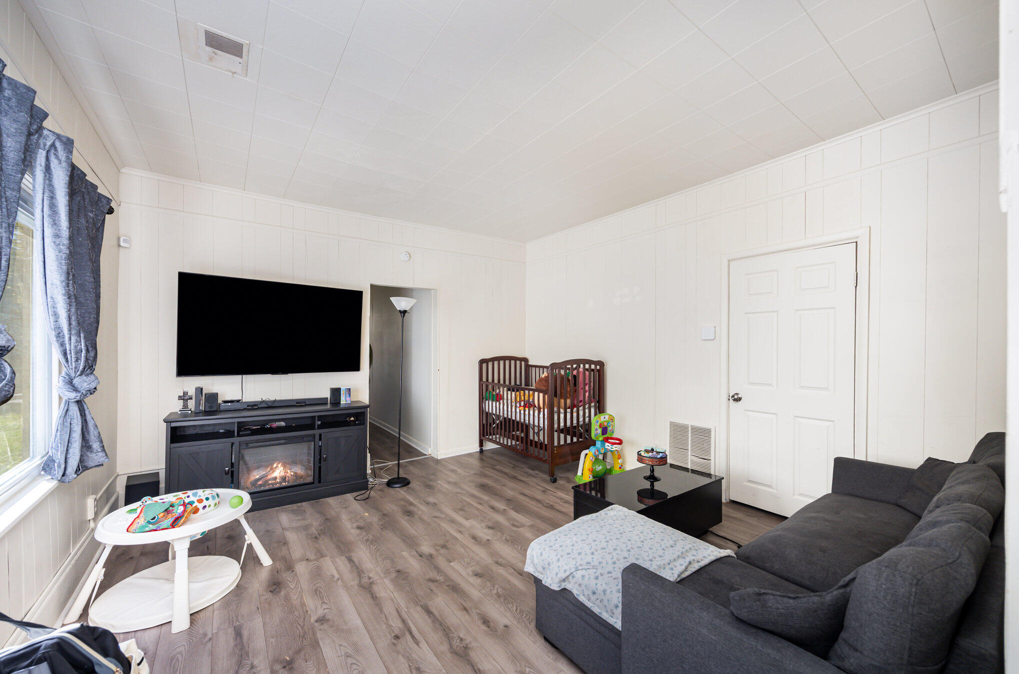 2733 Alexandria Avenue Property Photo 4