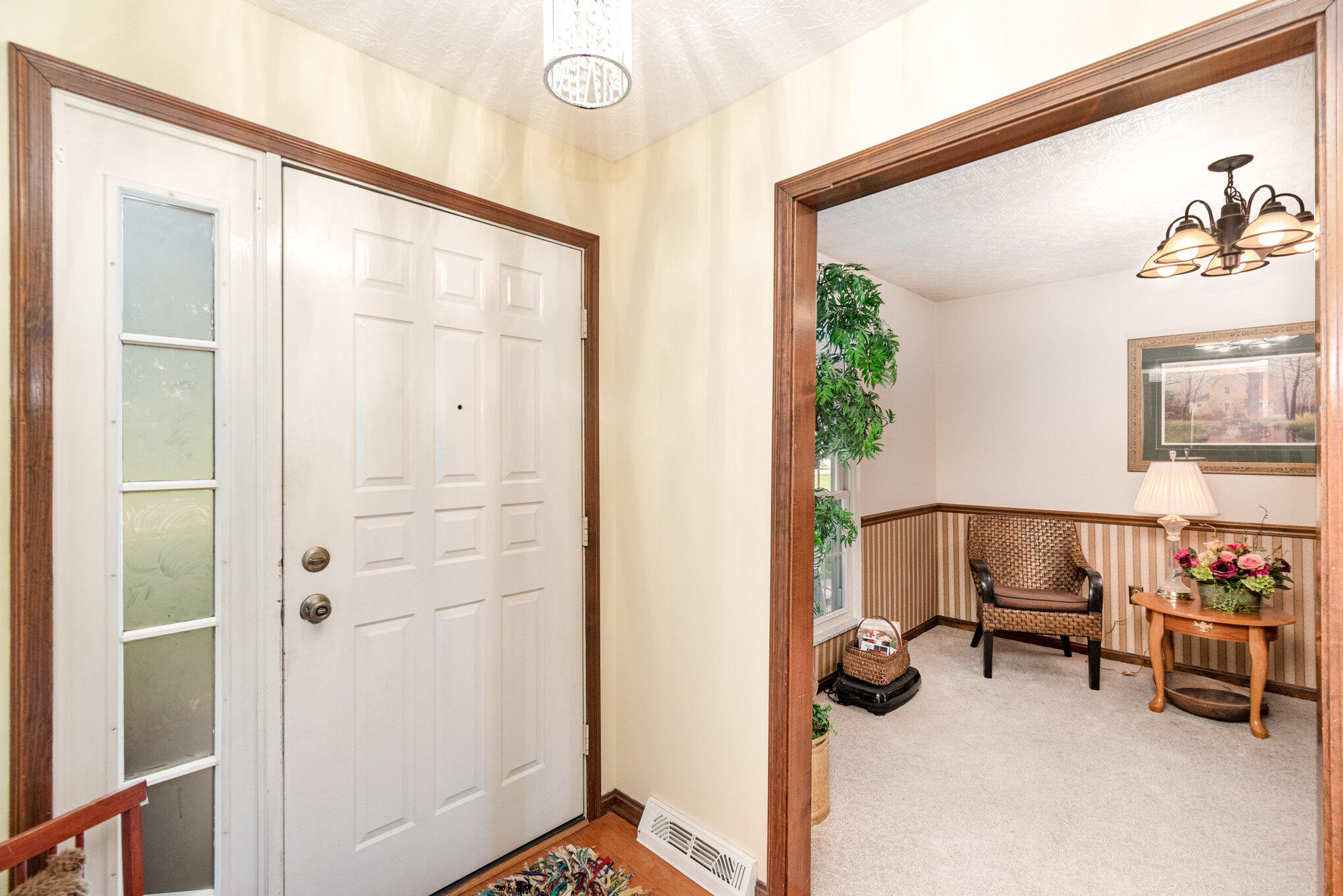 8870 Valley Circle Drive Property Photo 3