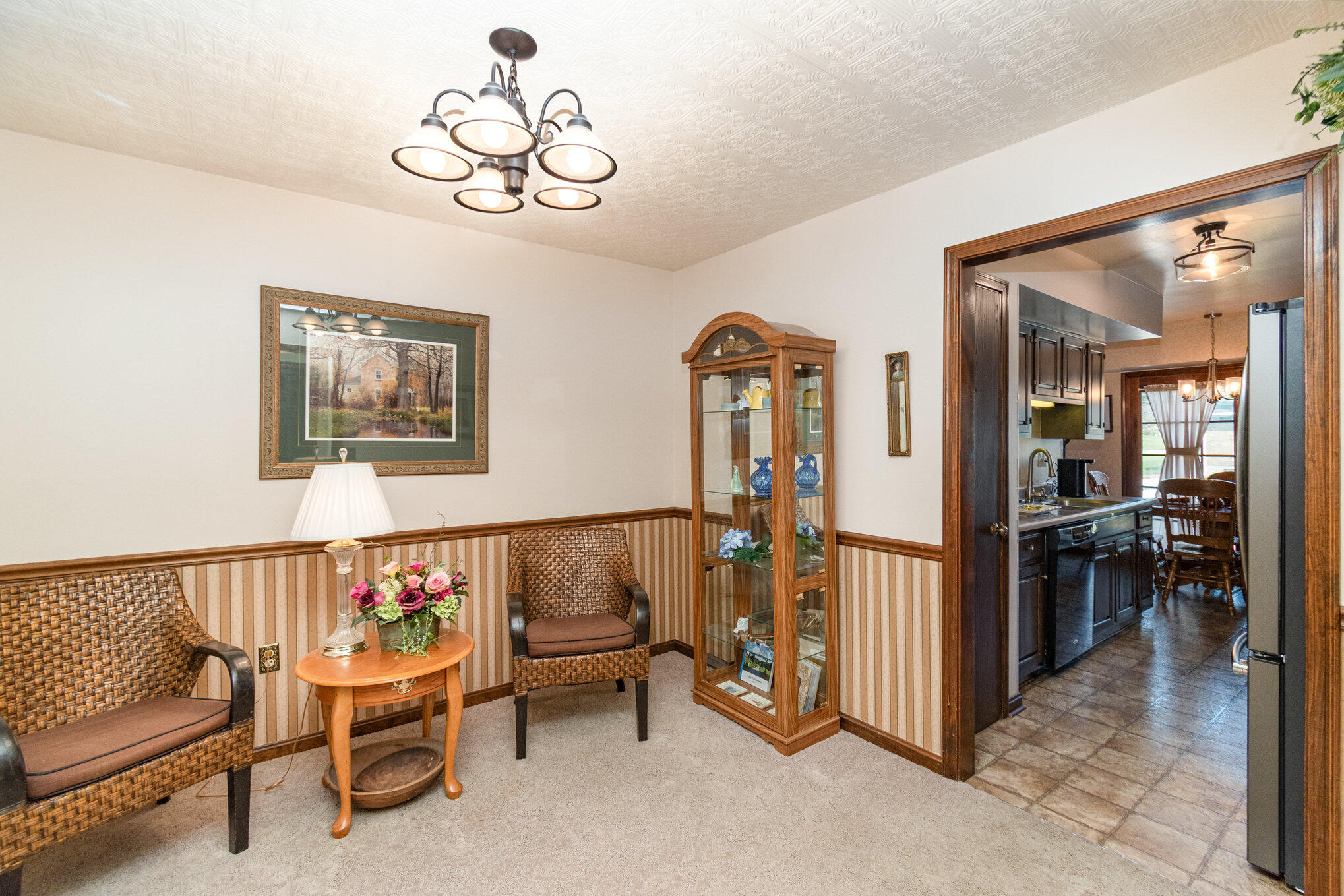 8870 Valley Circle Drive Property Photo 4