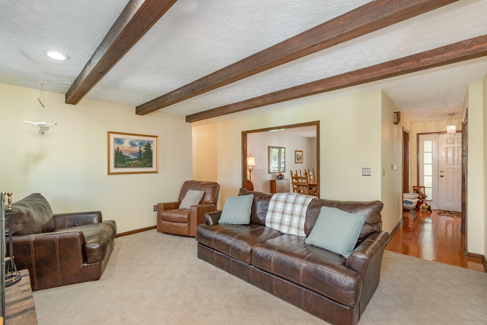 8870 Valley Circle Drive Property Photo 5