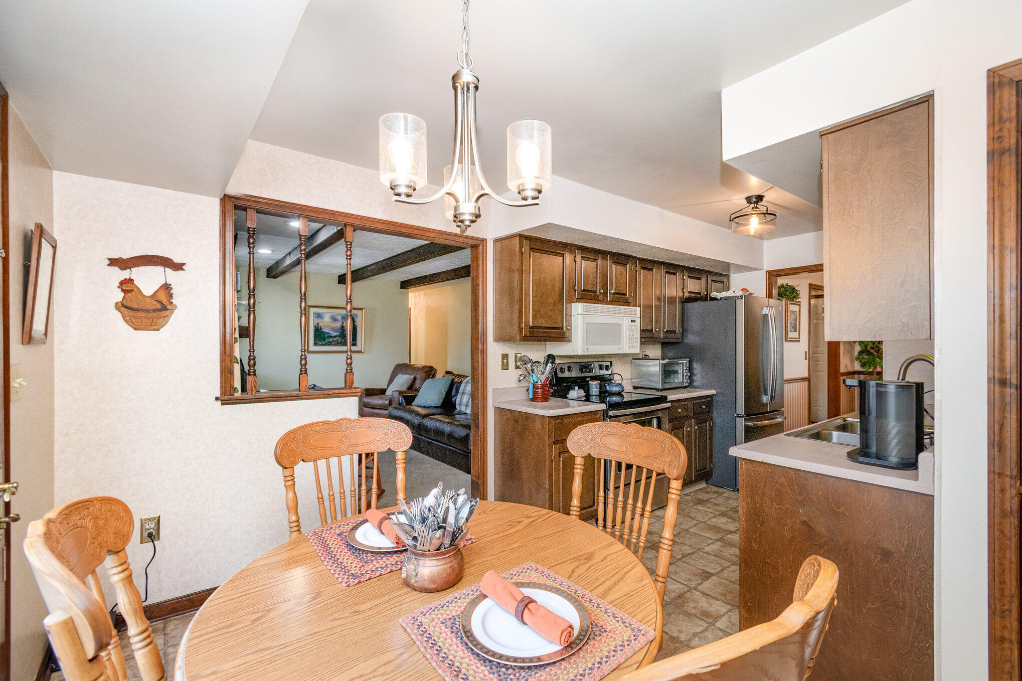 8870 Valley Circle Drive Property Photo 9