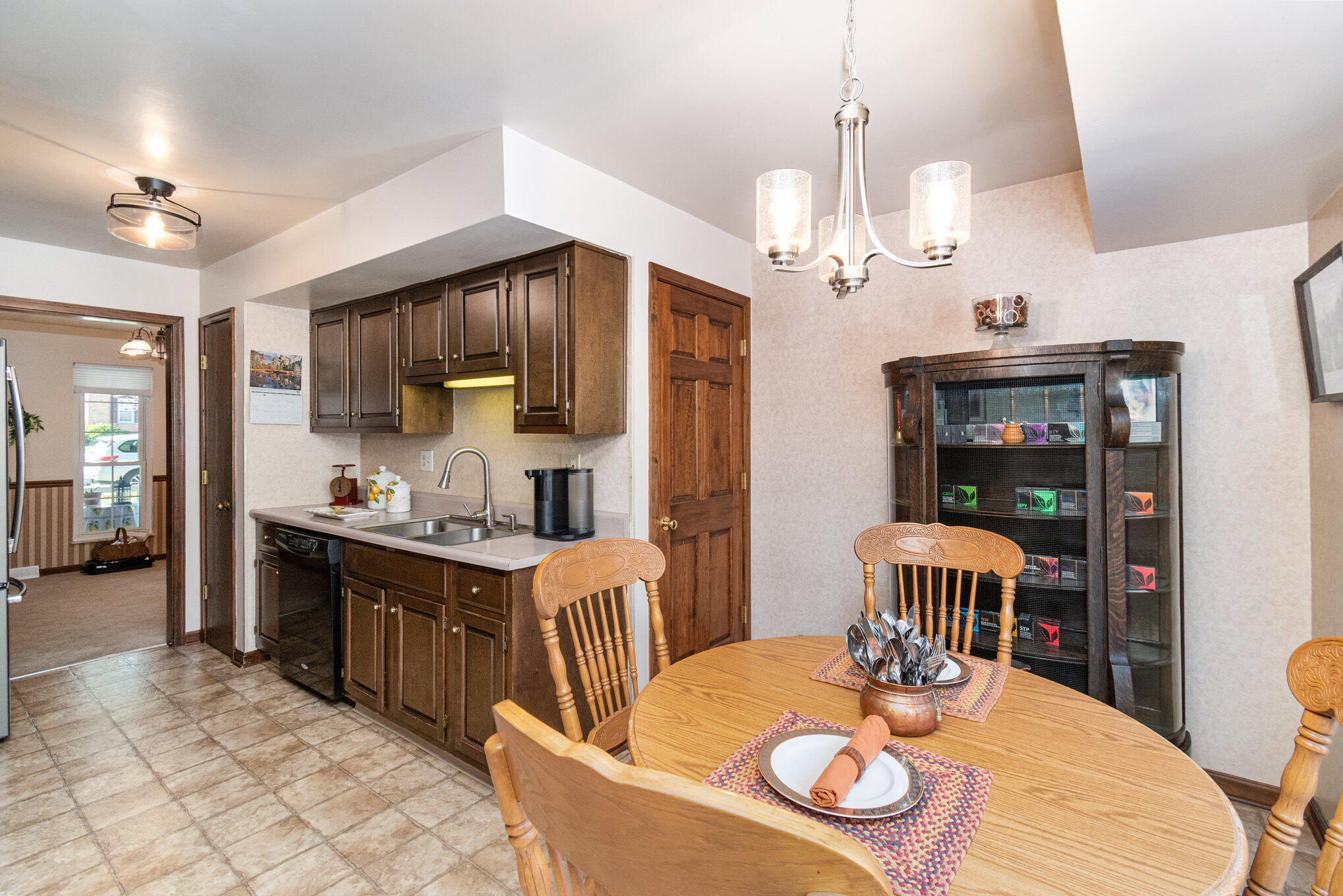 8870 Valley Circle Drive Property Photo 10