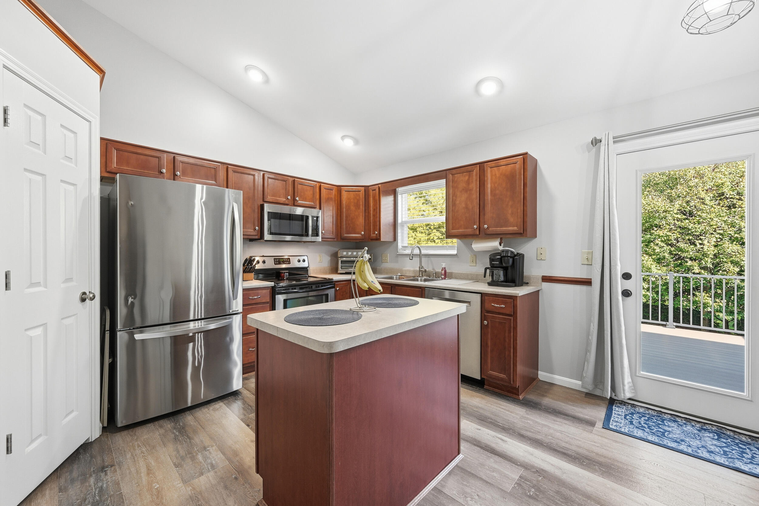 1083 Breckenridge Lane Property Photo 8