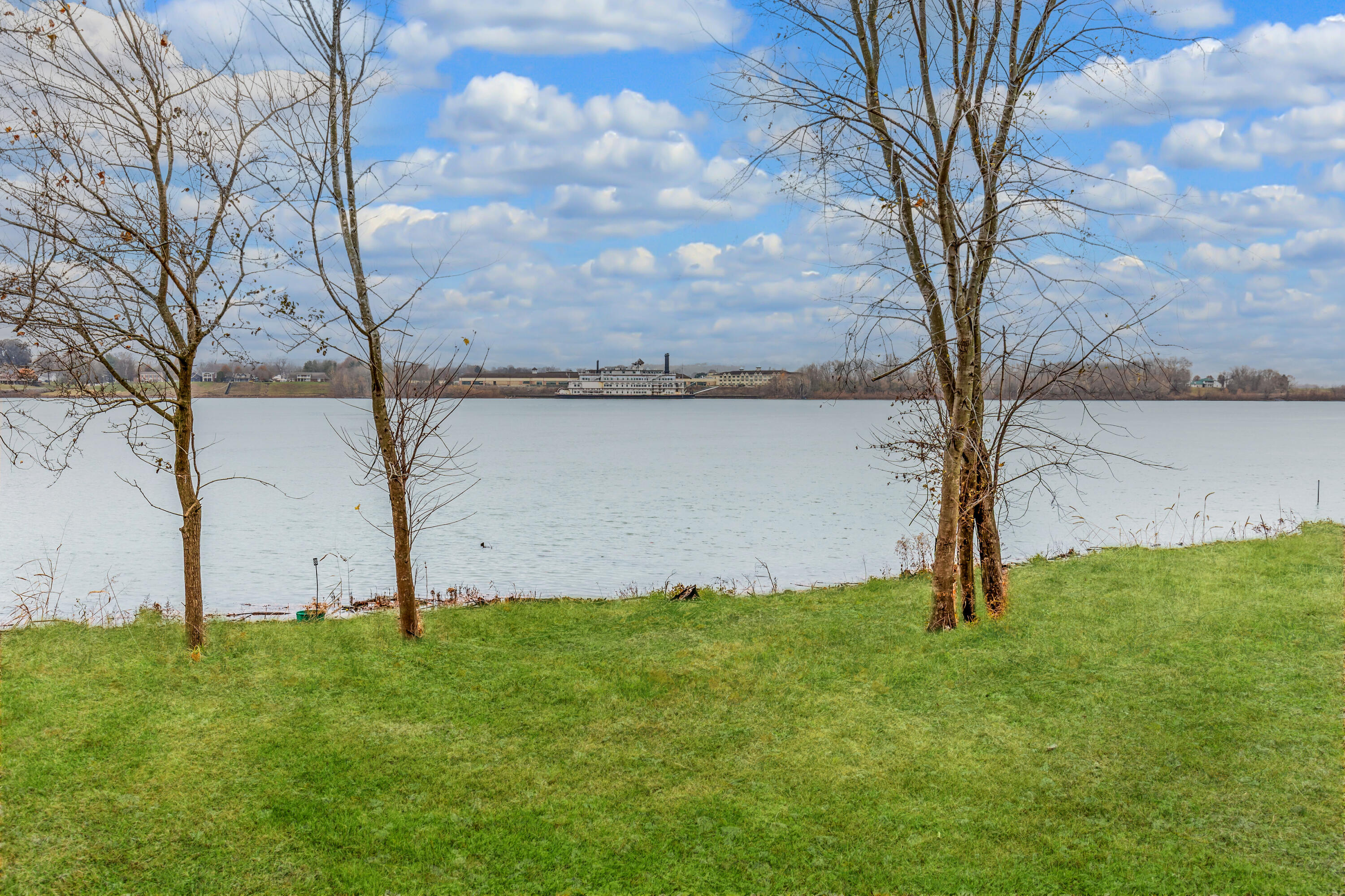 9530 Lower River Road Property Photo 3