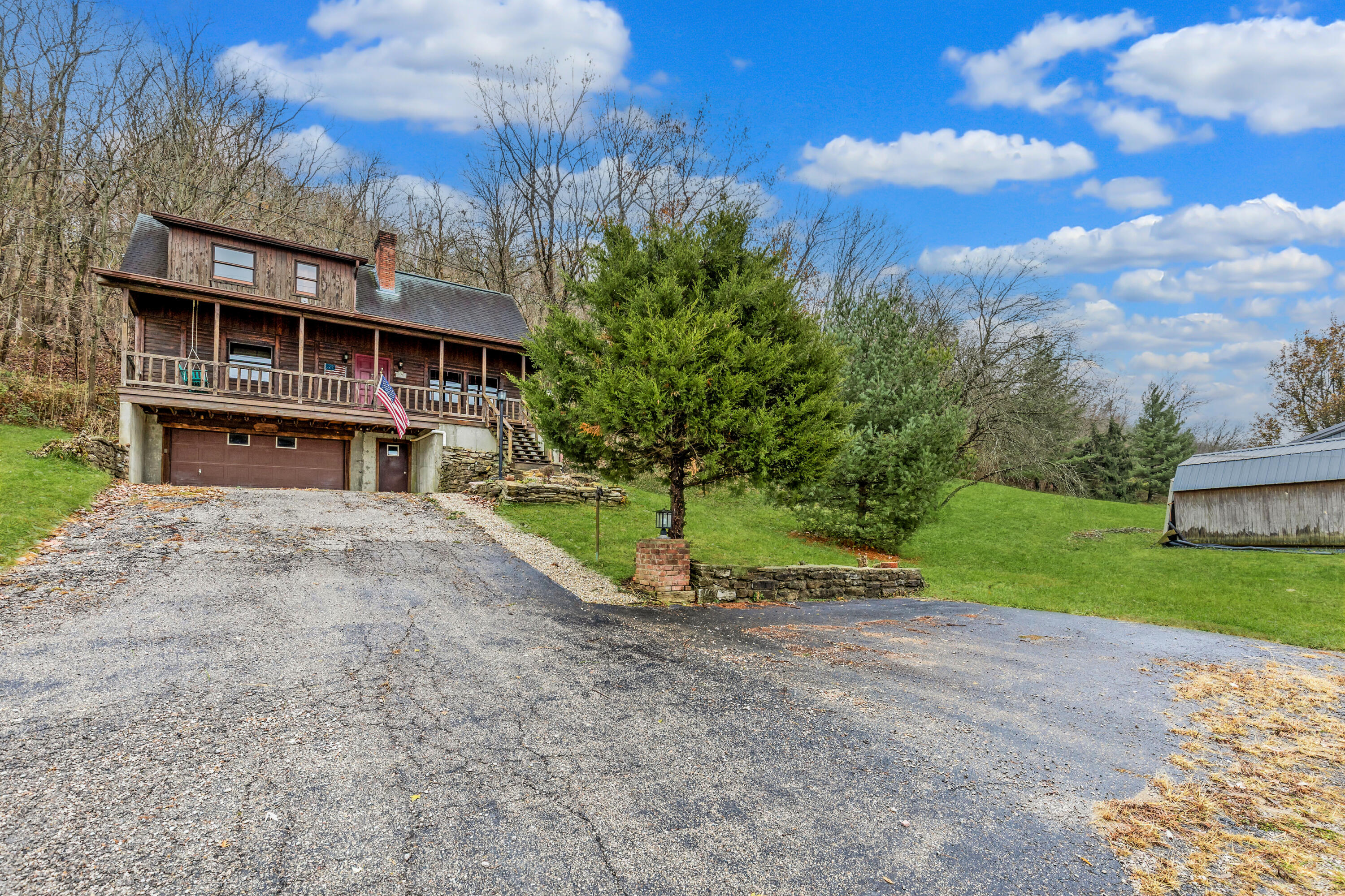 9530 Lower River Road Property Photo 6