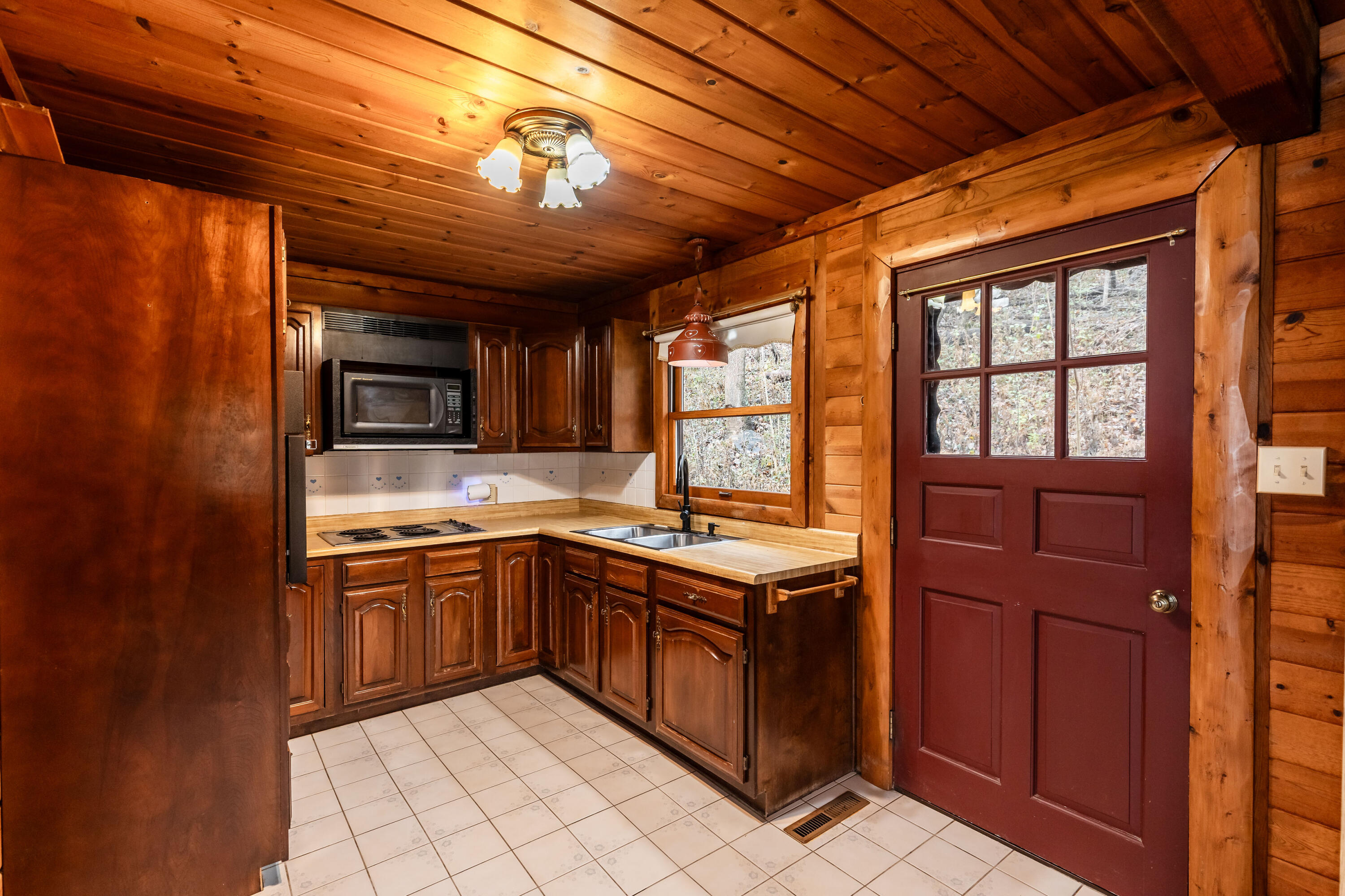 9530 Lower River Road Property Photo 17