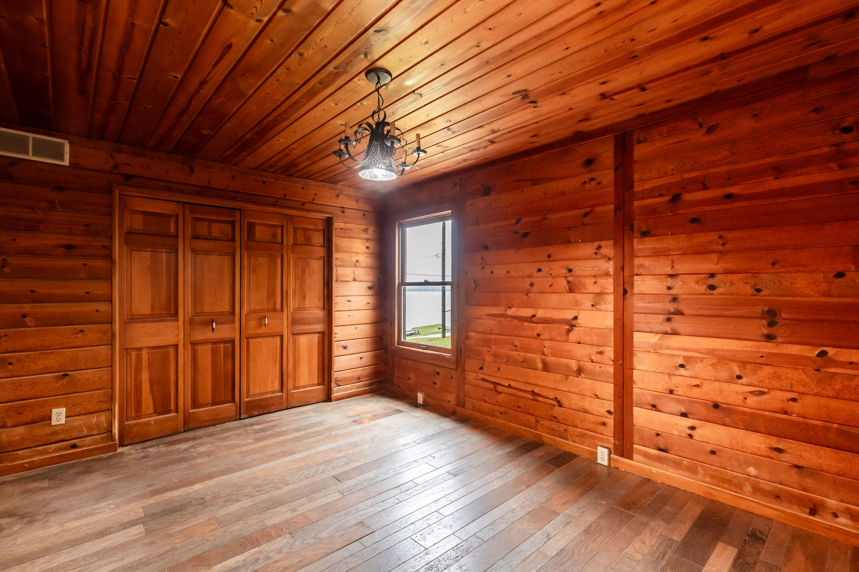 9530 Lower River Road Property Photo 21