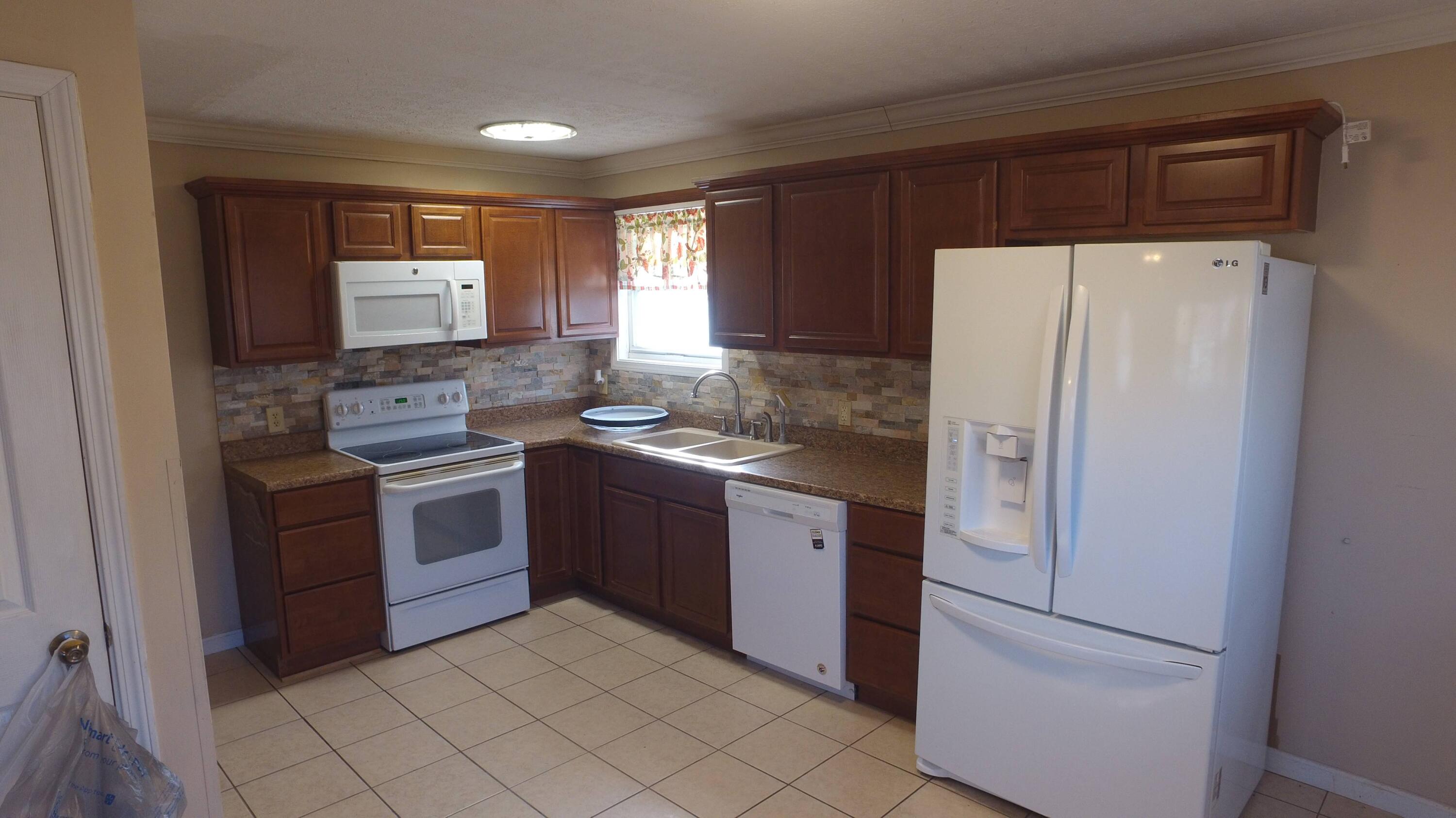 830 Beach Road Property Photo 9