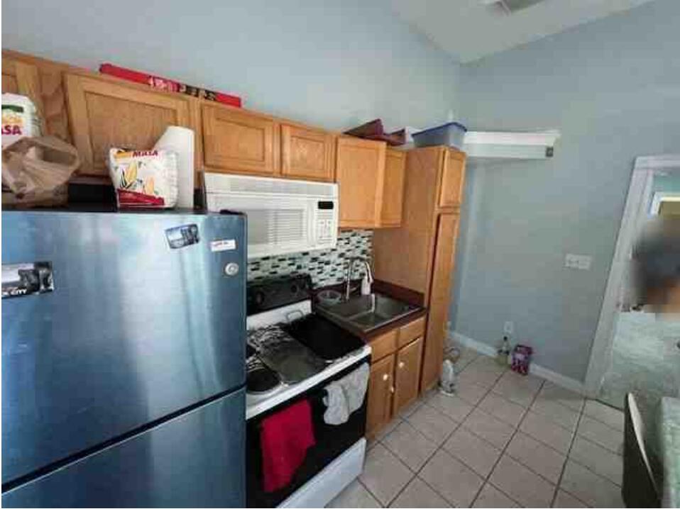 241 E 10th Street Property Photo 13