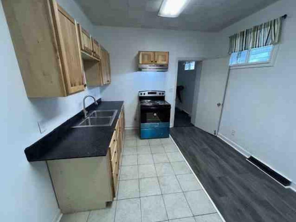241 E 10th Street Property Photo 17