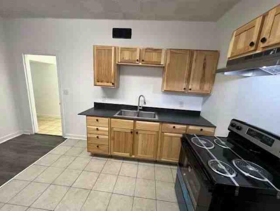 241 E 10th Street Property Photo 19