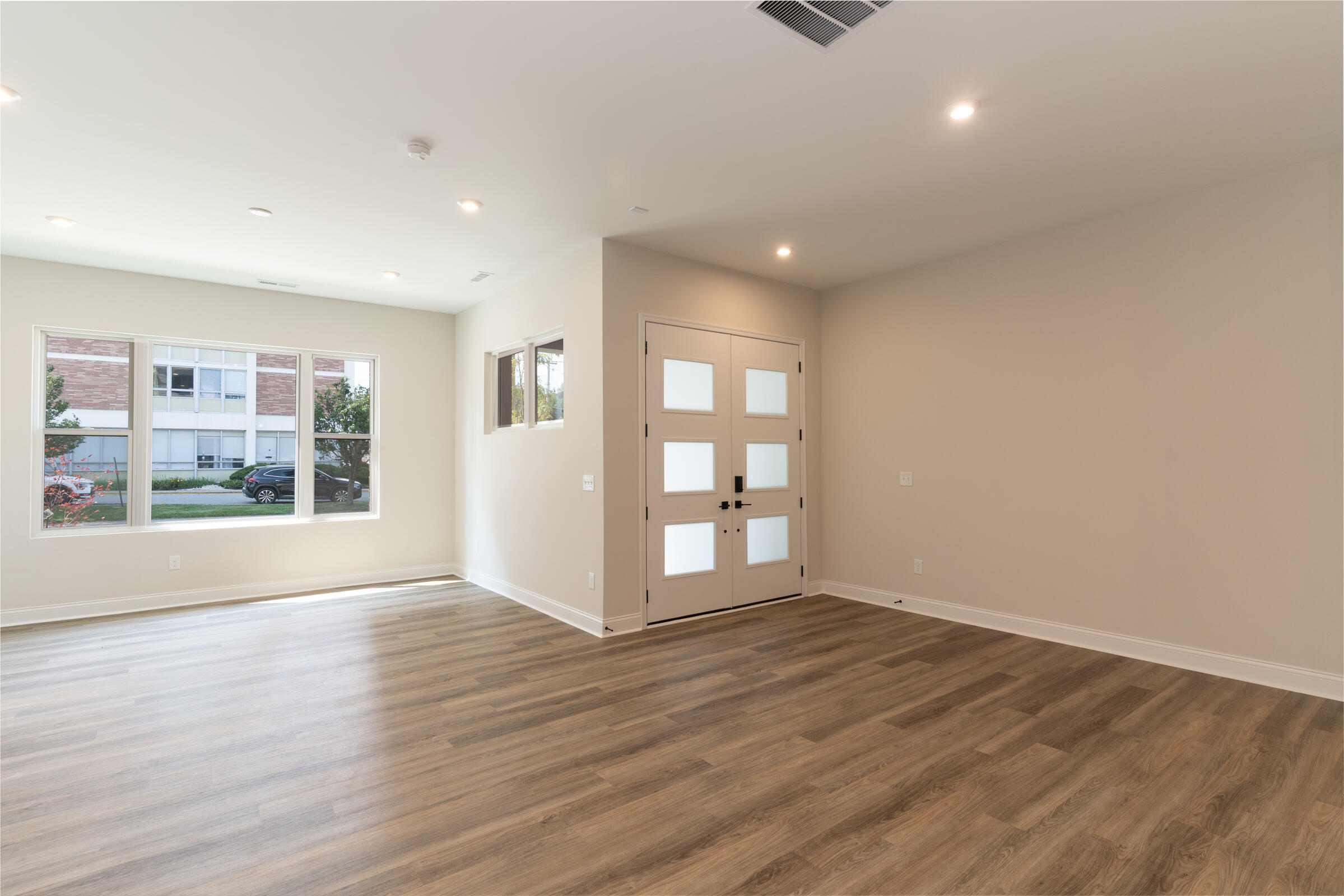 128 W 4th Street Property Photo 6