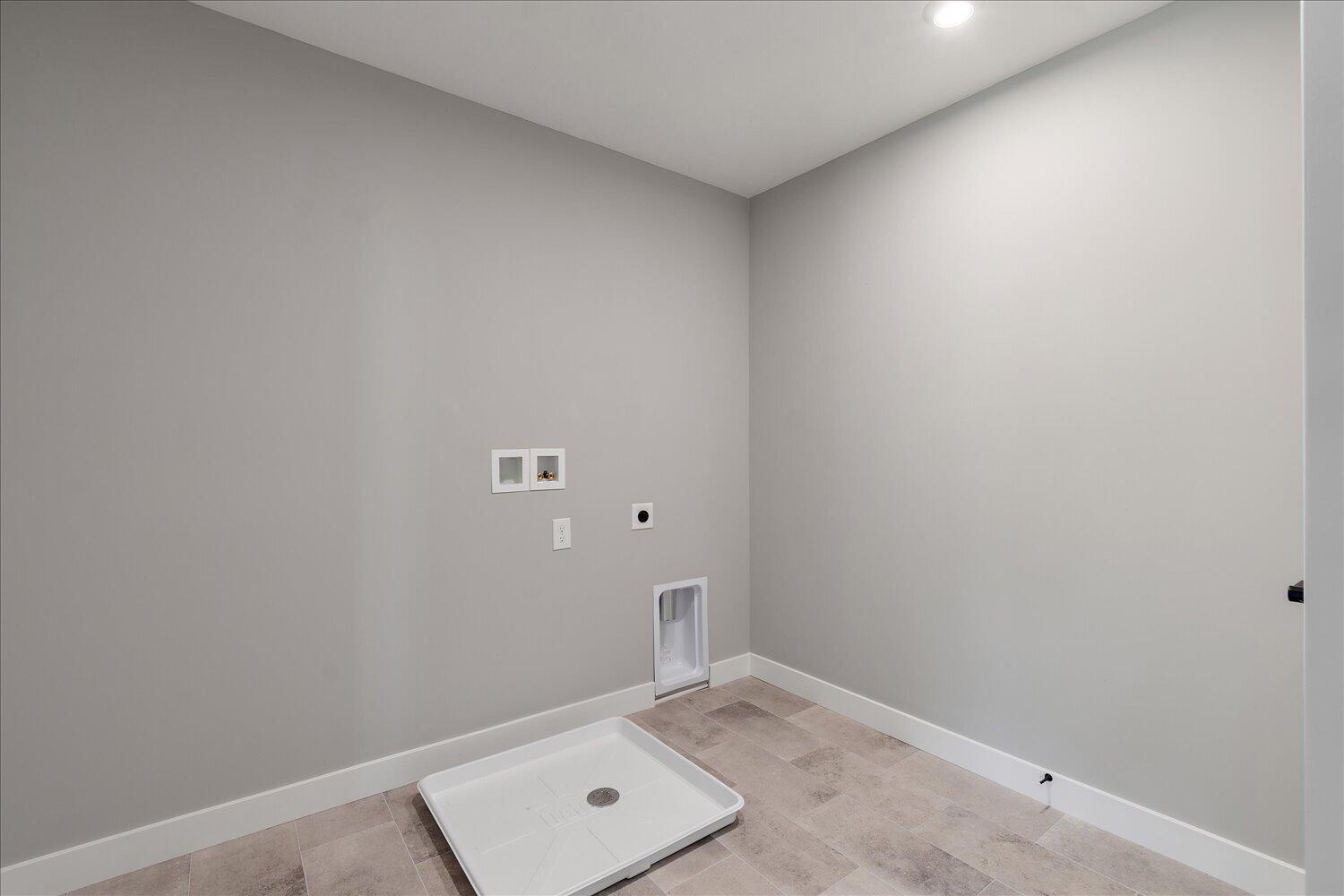 3929 Circollo Drive Property Photo 27