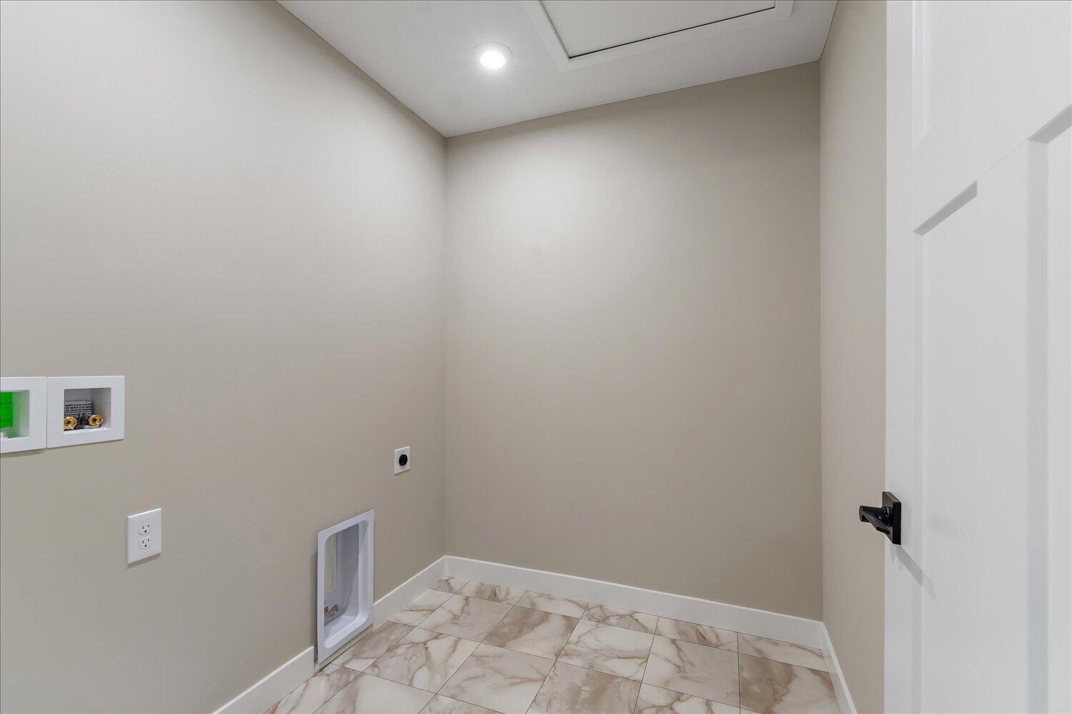 3965 Circollo Drive Property Photo 28
