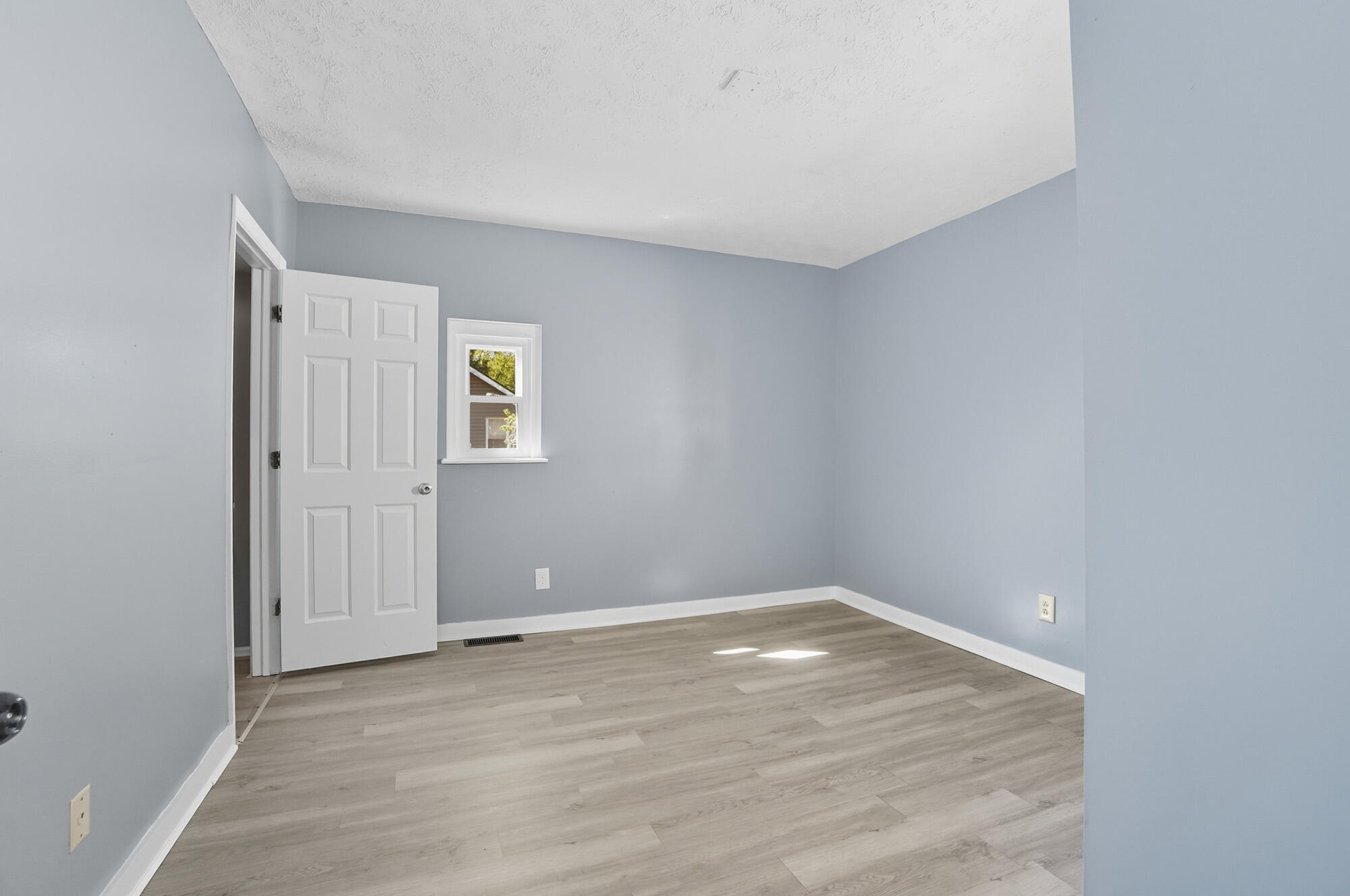 319 Altamont Road Property Photo 9