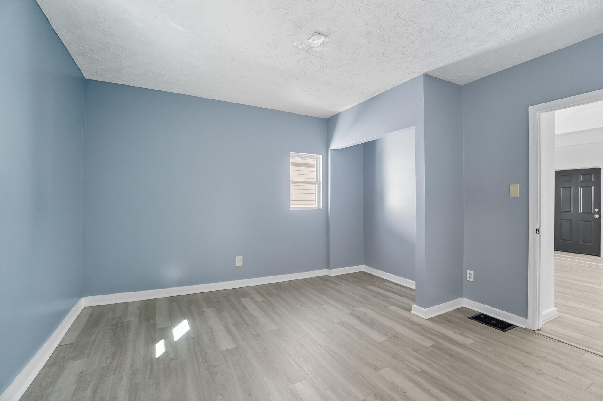 319 Altamont Road Property Photo 10