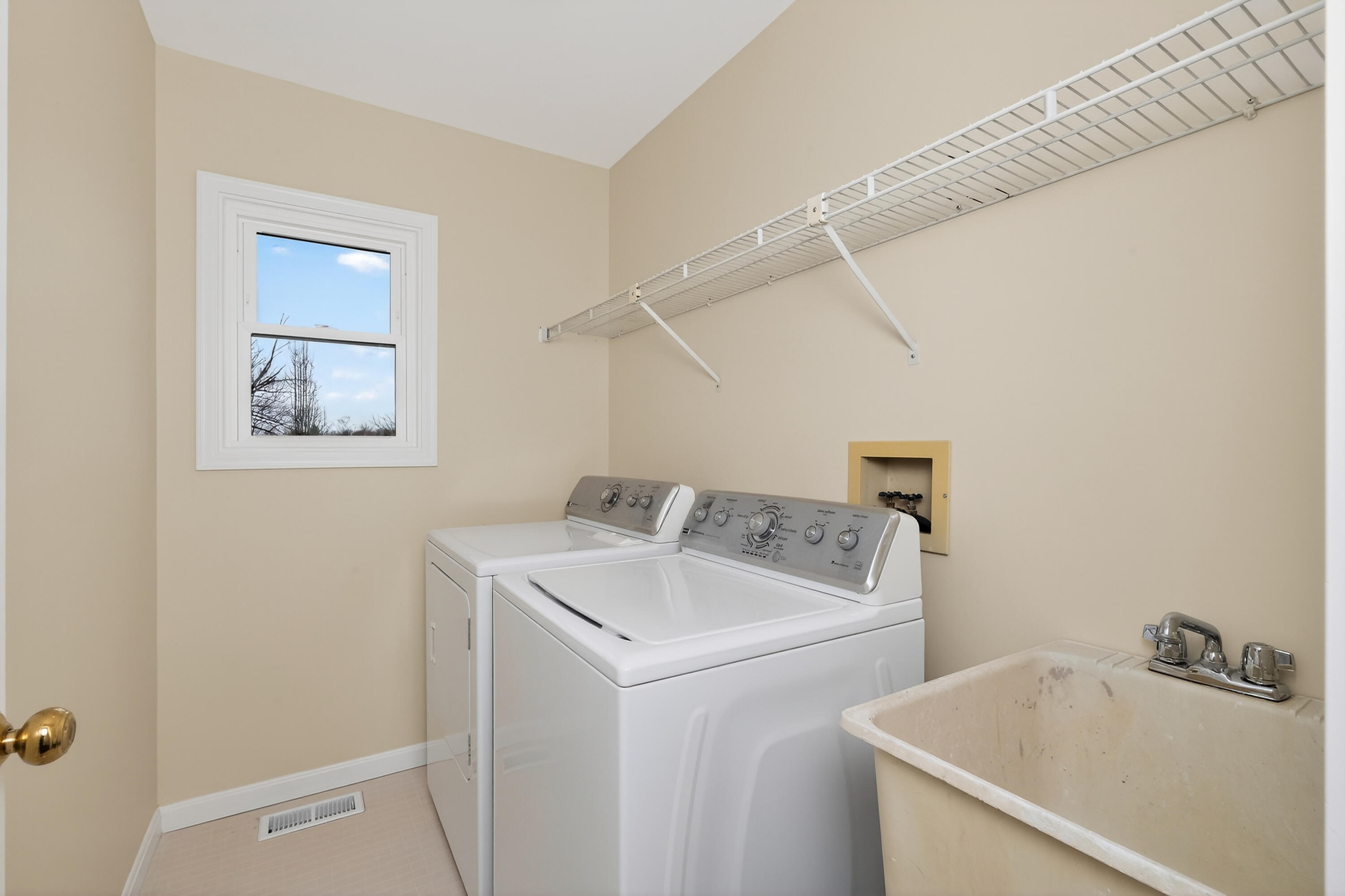 9754 Windsor Way Property Photo 23
