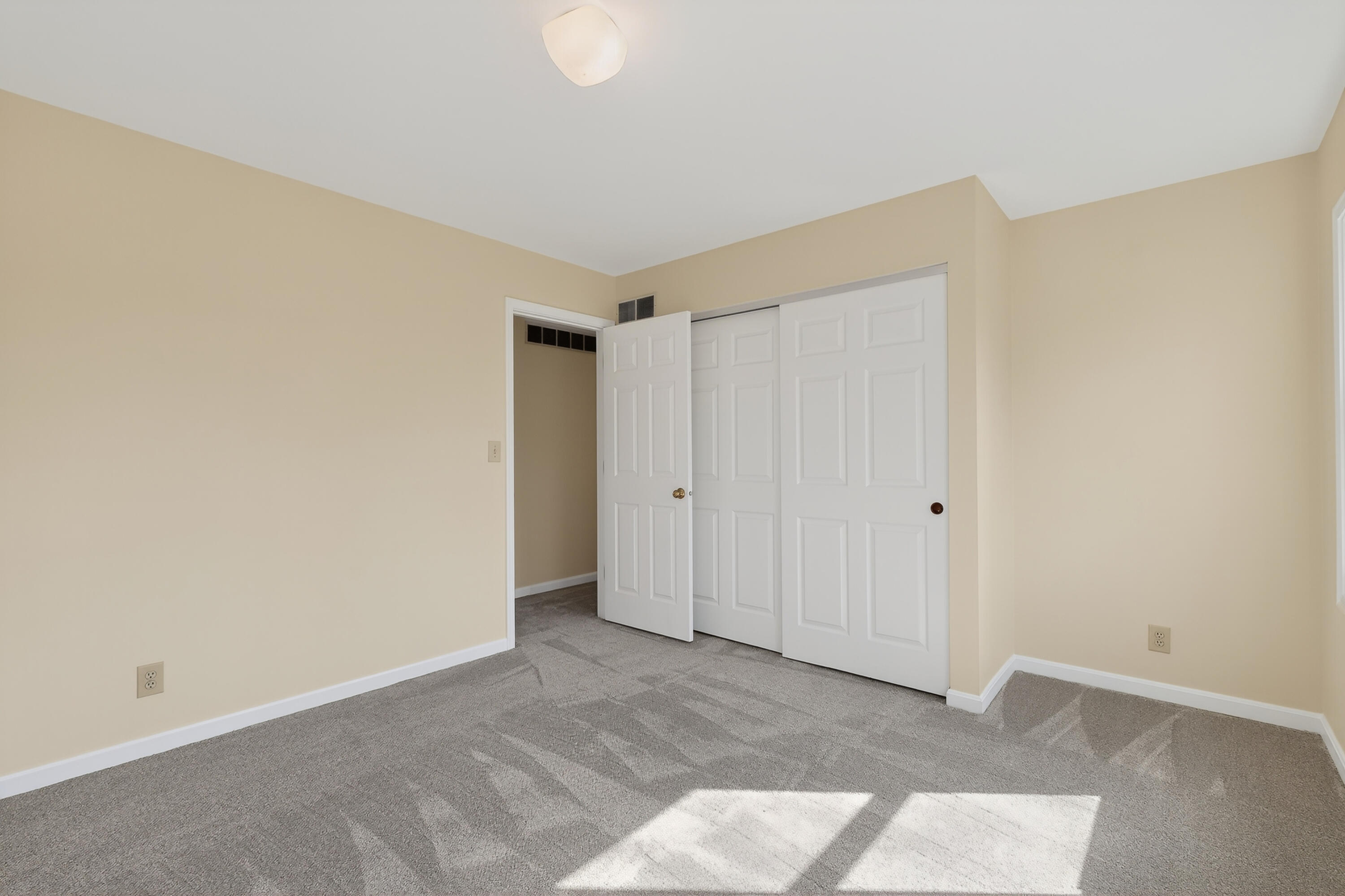 9754 Windsor Way Property Photo 34