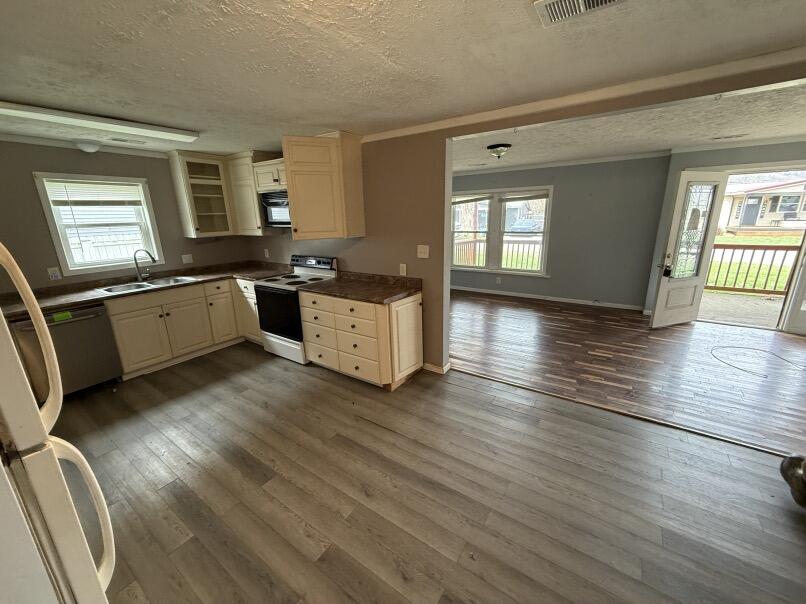 102 Weldon Way Property Photo 3