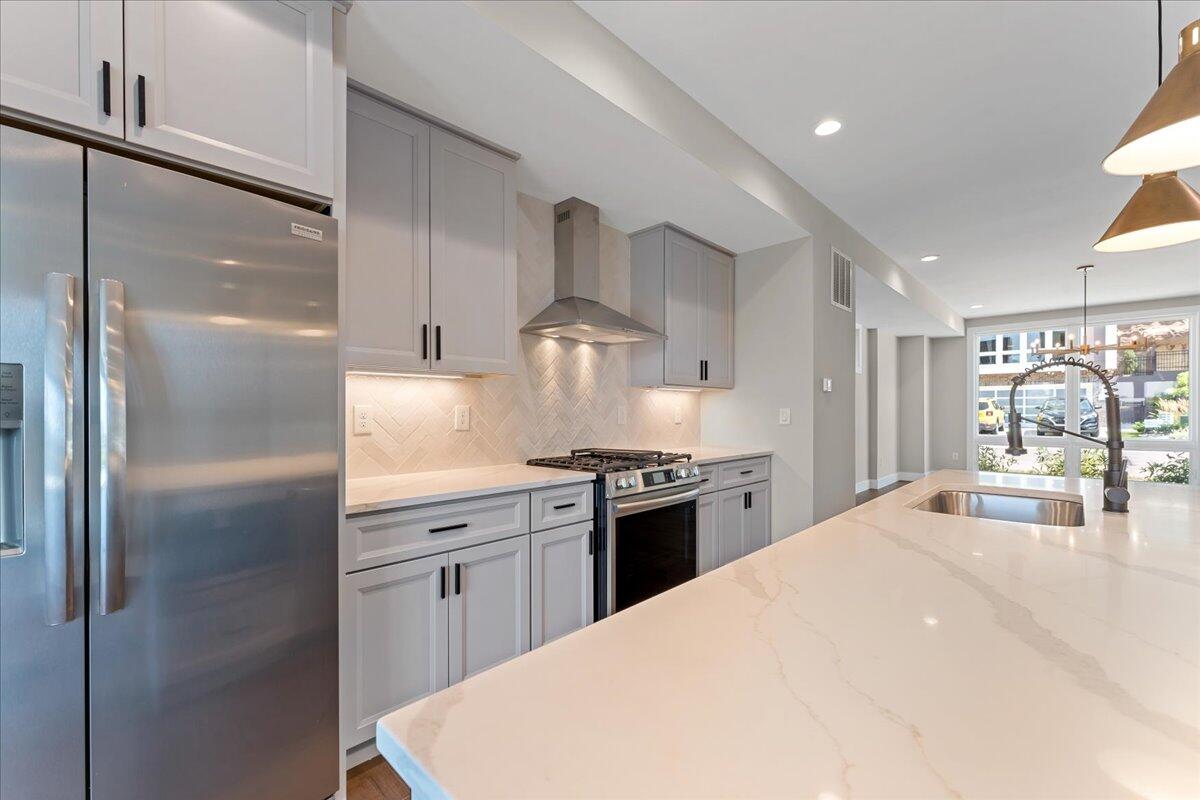 105 W 13th Street, 10 Property Photo 12