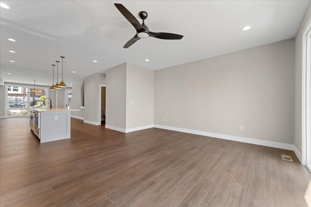 105 W 13th Street, 10 Property Photo 17