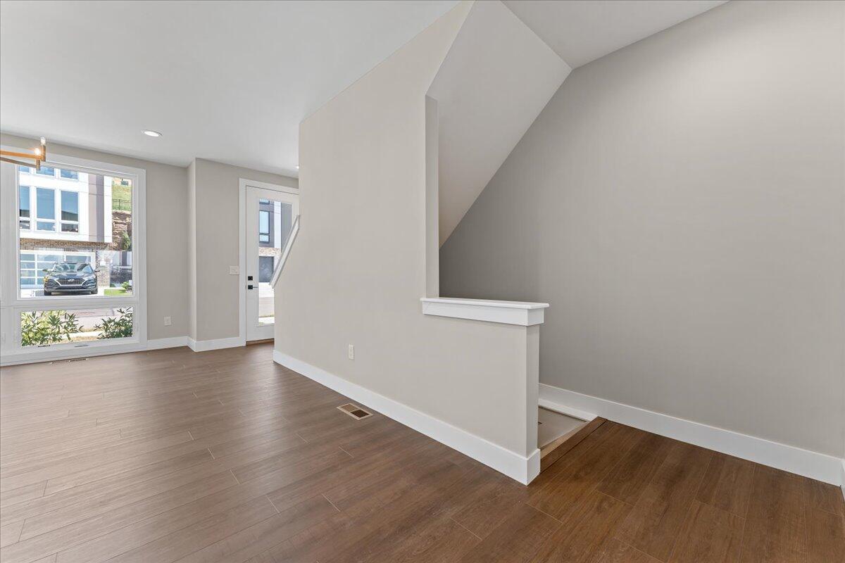 105 W 13th Street, 10 Property Photo 26