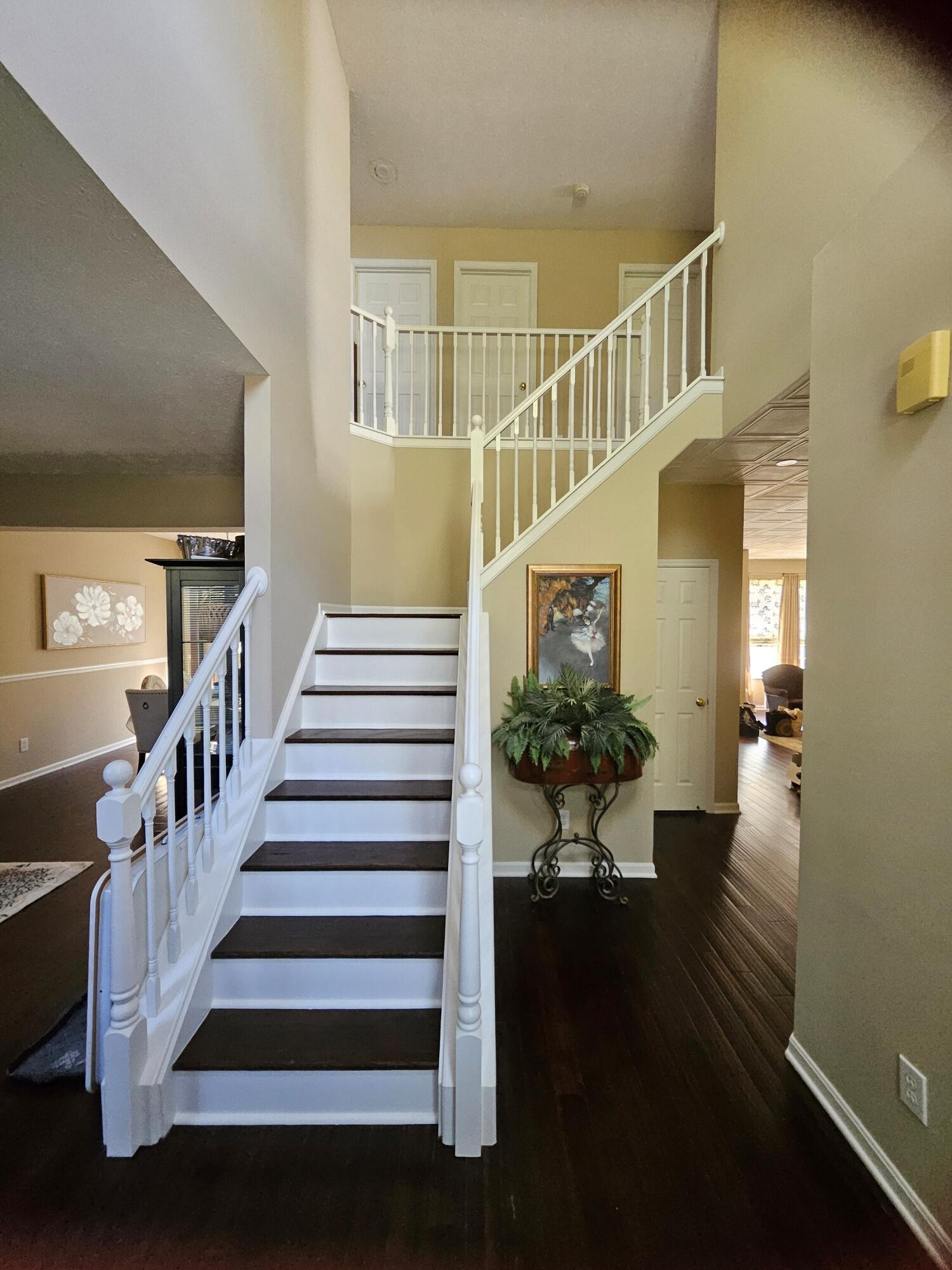 9718 Cherbourg Drive Property Photo 3