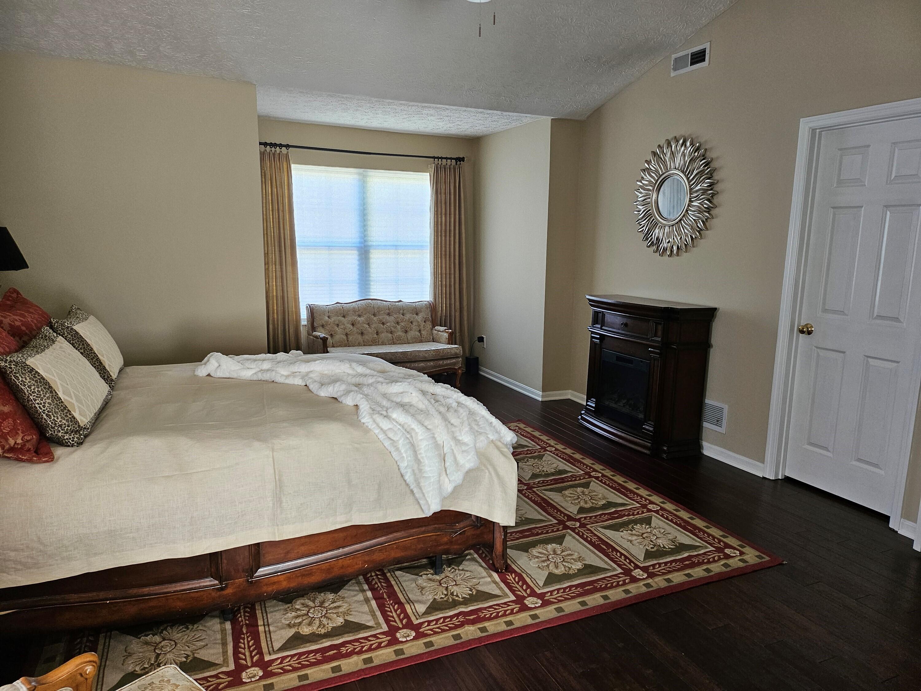 9718 Cherbourg Drive Property Photo 12